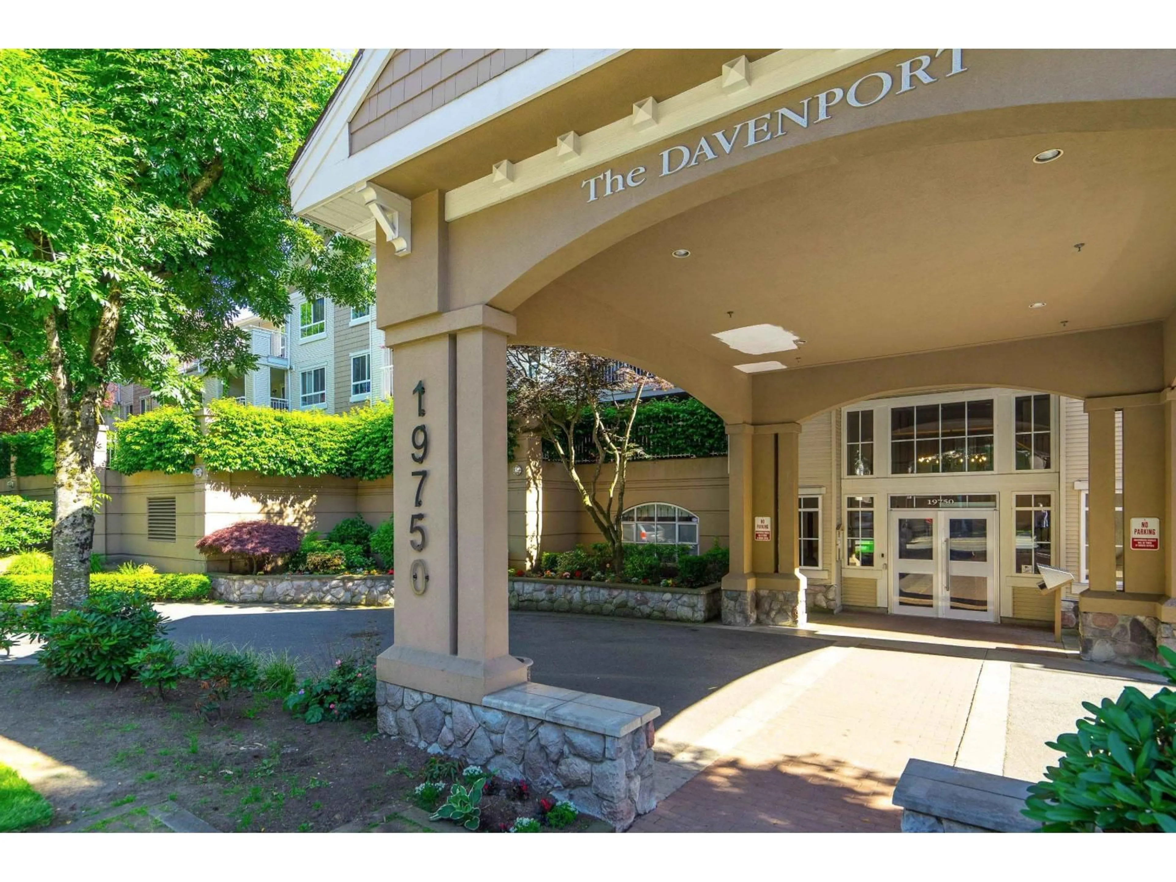 Indoor foyer for 213 - 19750 64 AVENUE, Langley British Columbia V2Y2T1