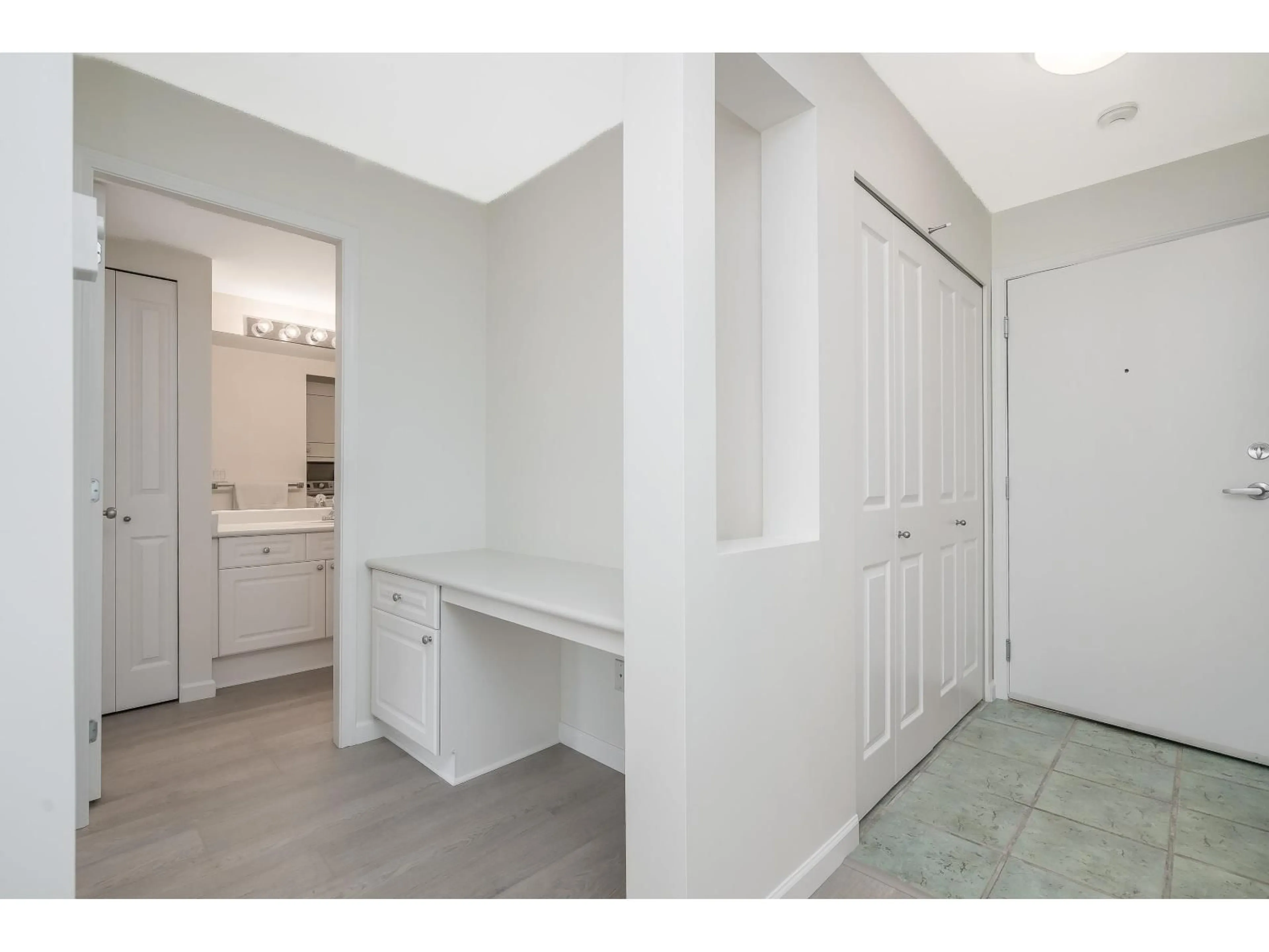 Indoor entryway for 213 - 19750 64 AVENUE, Langley British Columbia V2Y2T1