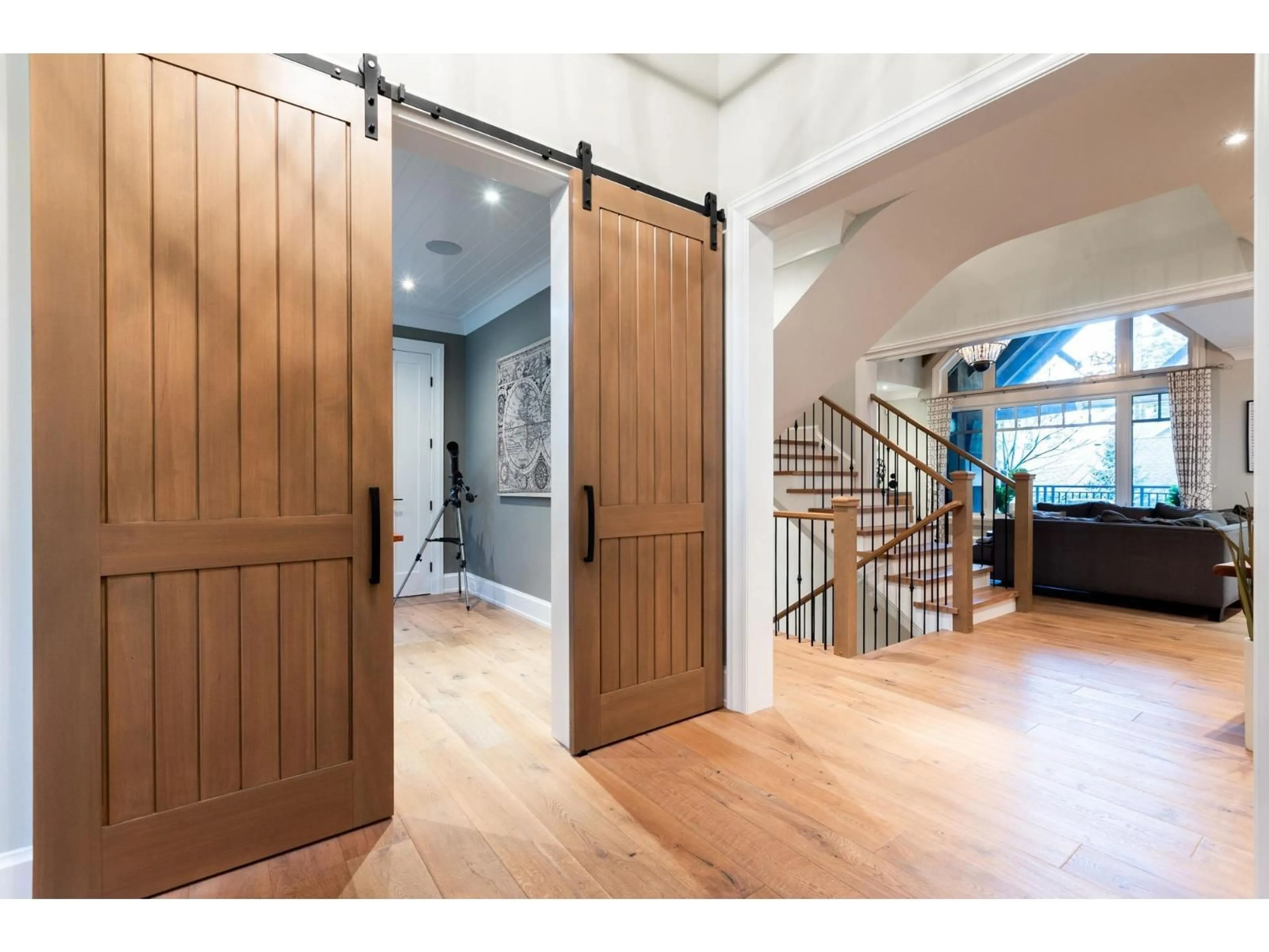 Indoor entryway for 2615 DOGWOOD DRIVE, Surrey British Columbia V4A3K4