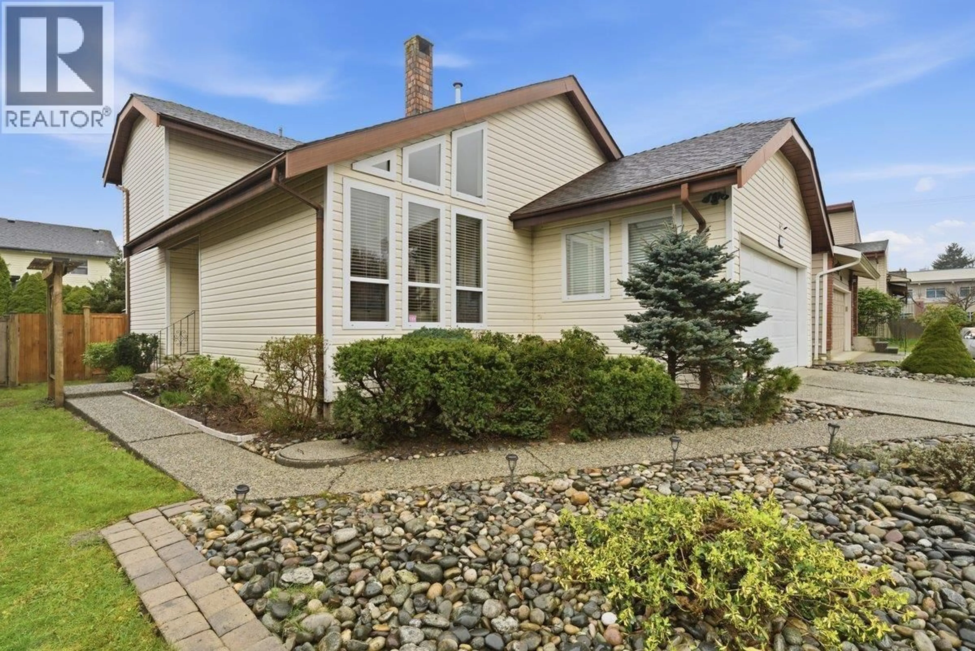 Home with vinyl exterior material, street for 2808 MCCOOMB DRIVE, Coquitlam British Columbia V3B6B3