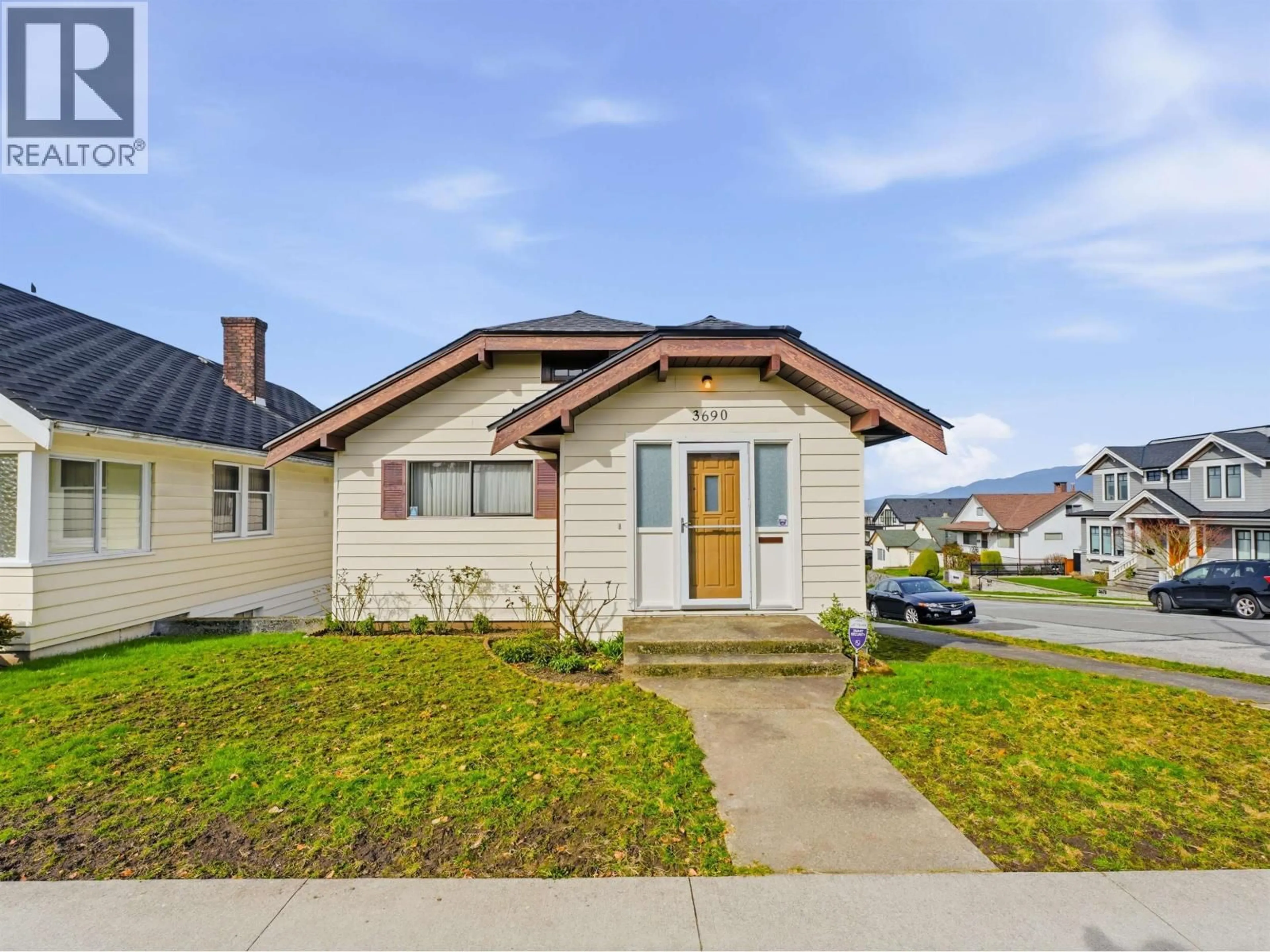 Home with vinyl exterior material, street for 3690 DUNDAS STREET, Vancouver British Columbia V5K1S4