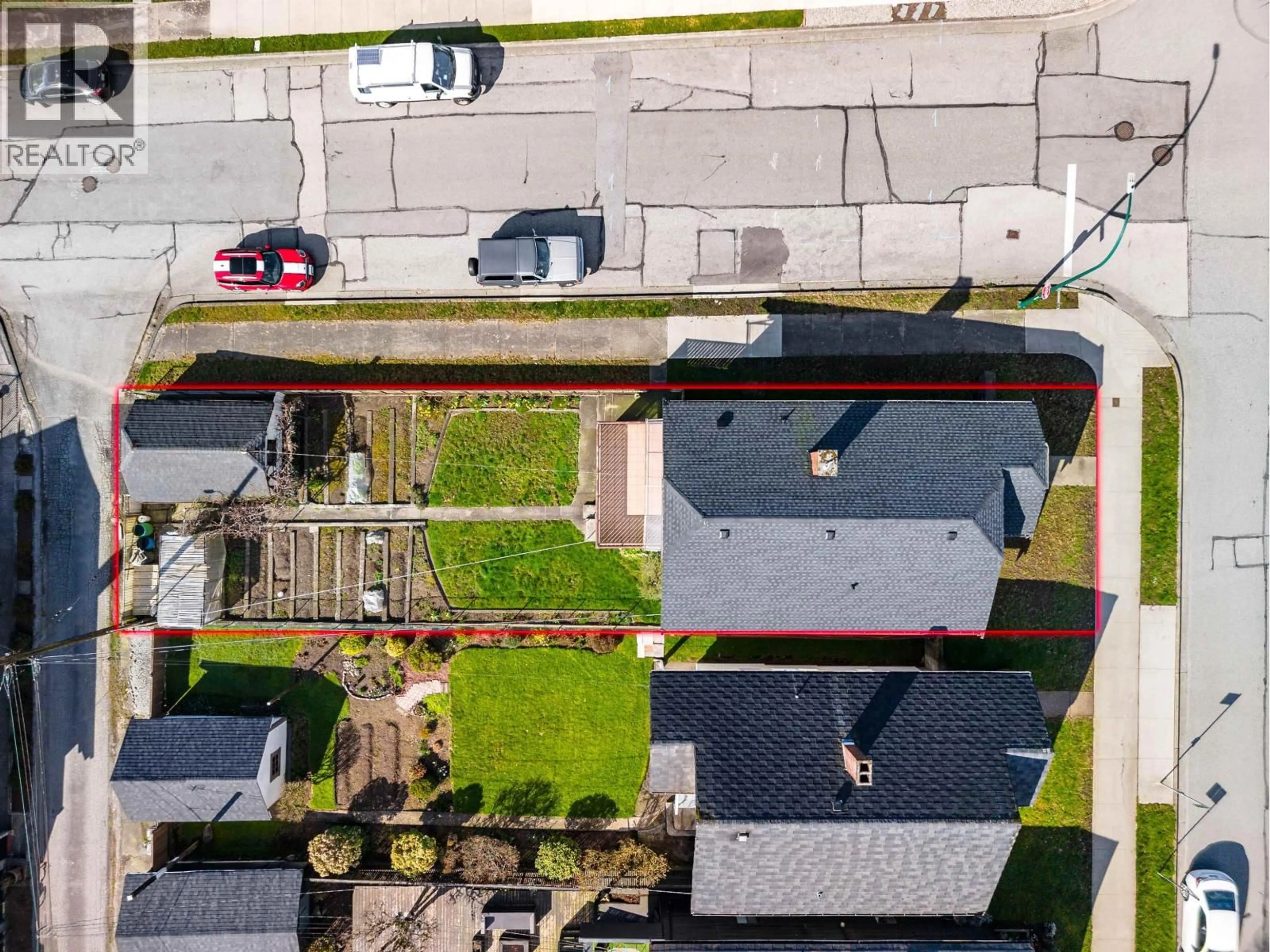 A pic from outside/outdoor area/front of a property/back of a property/a pic from drone, street for 3690 DUNDAS STREET, Vancouver British Columbia V5K1S4