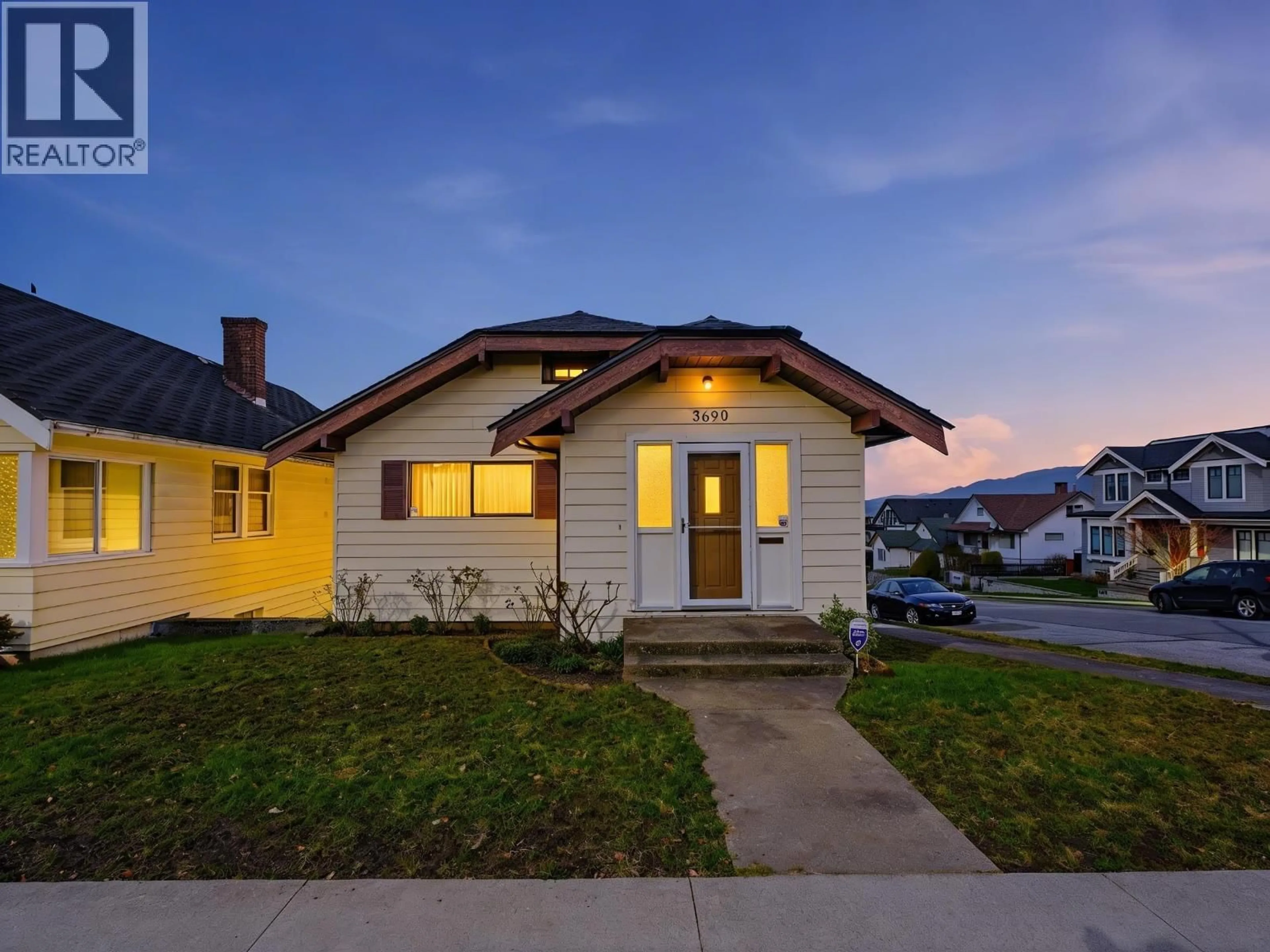 Home with vinyl exterior material, street for 3690 DUNDAS STREET, Vancouver British Columbia V5K1S4