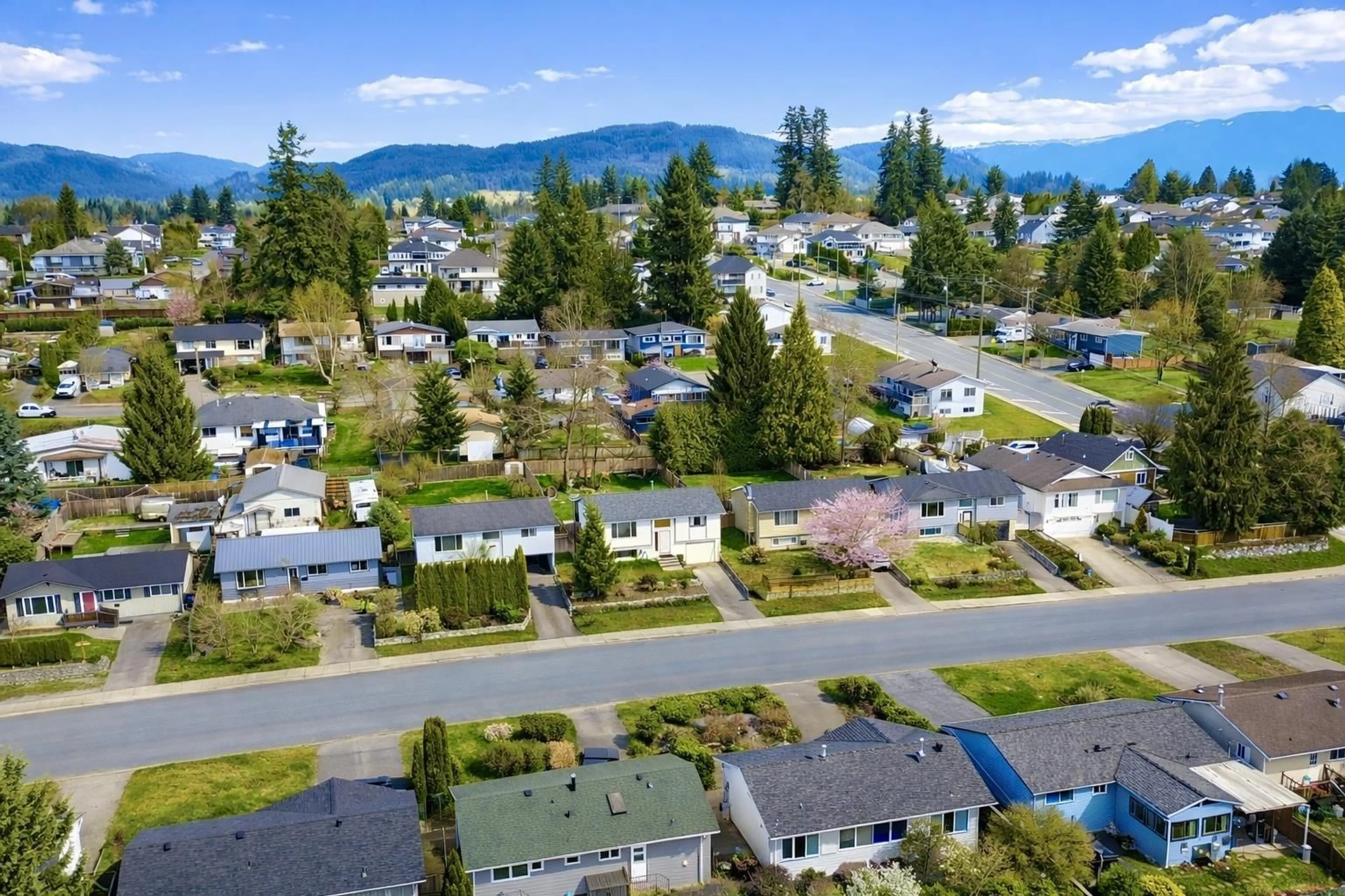 A pic from outside/outdoor area/front of a property/back of a property/a pic from drone, mountain view for 32763 BADGER AVENUE, Mission British Columbia V2V5B1