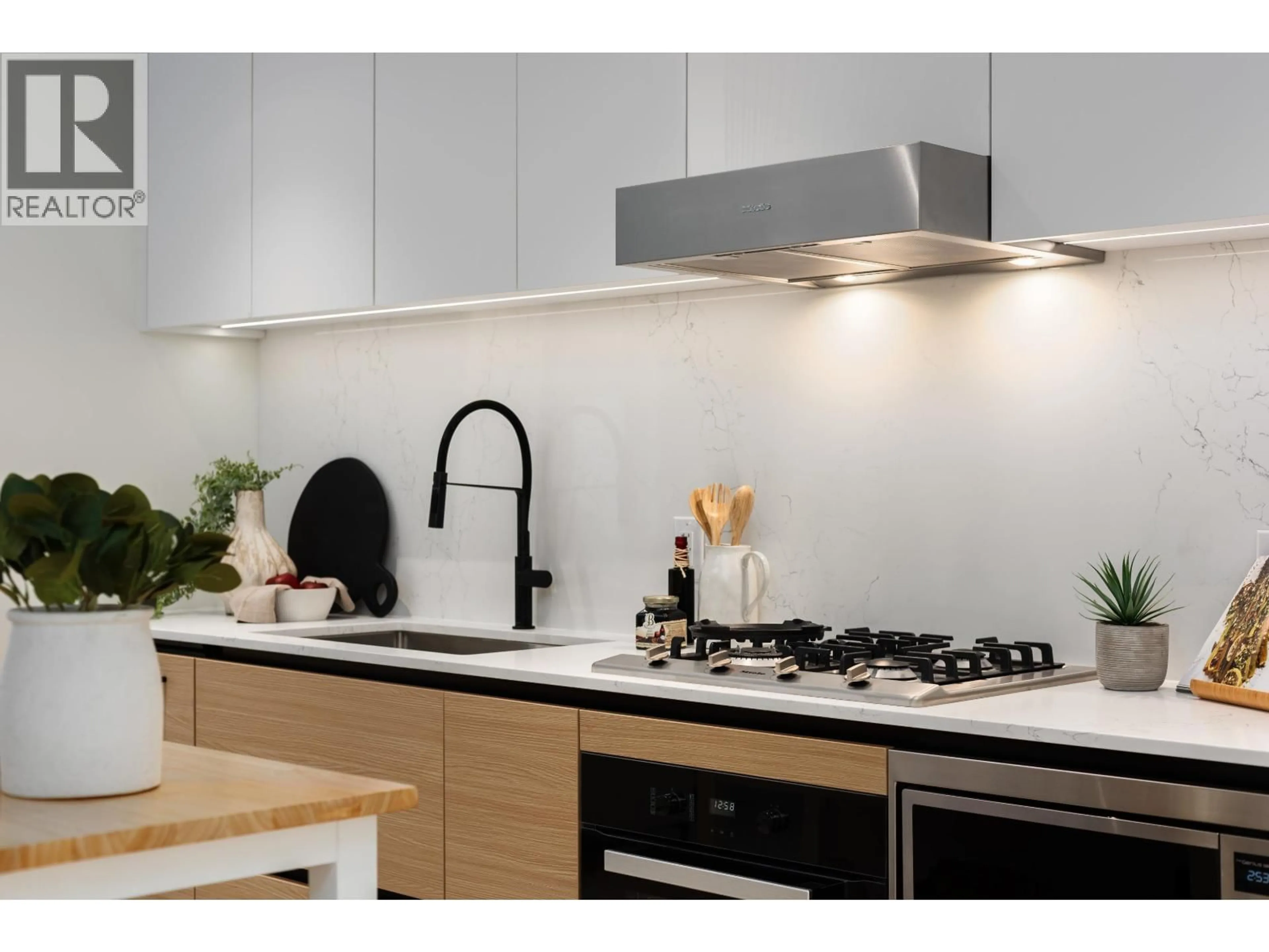 Contemporary kitchen, unknown for 162 - 479 28TH AVENUE, Vancouver British Columbia V5Y0P2