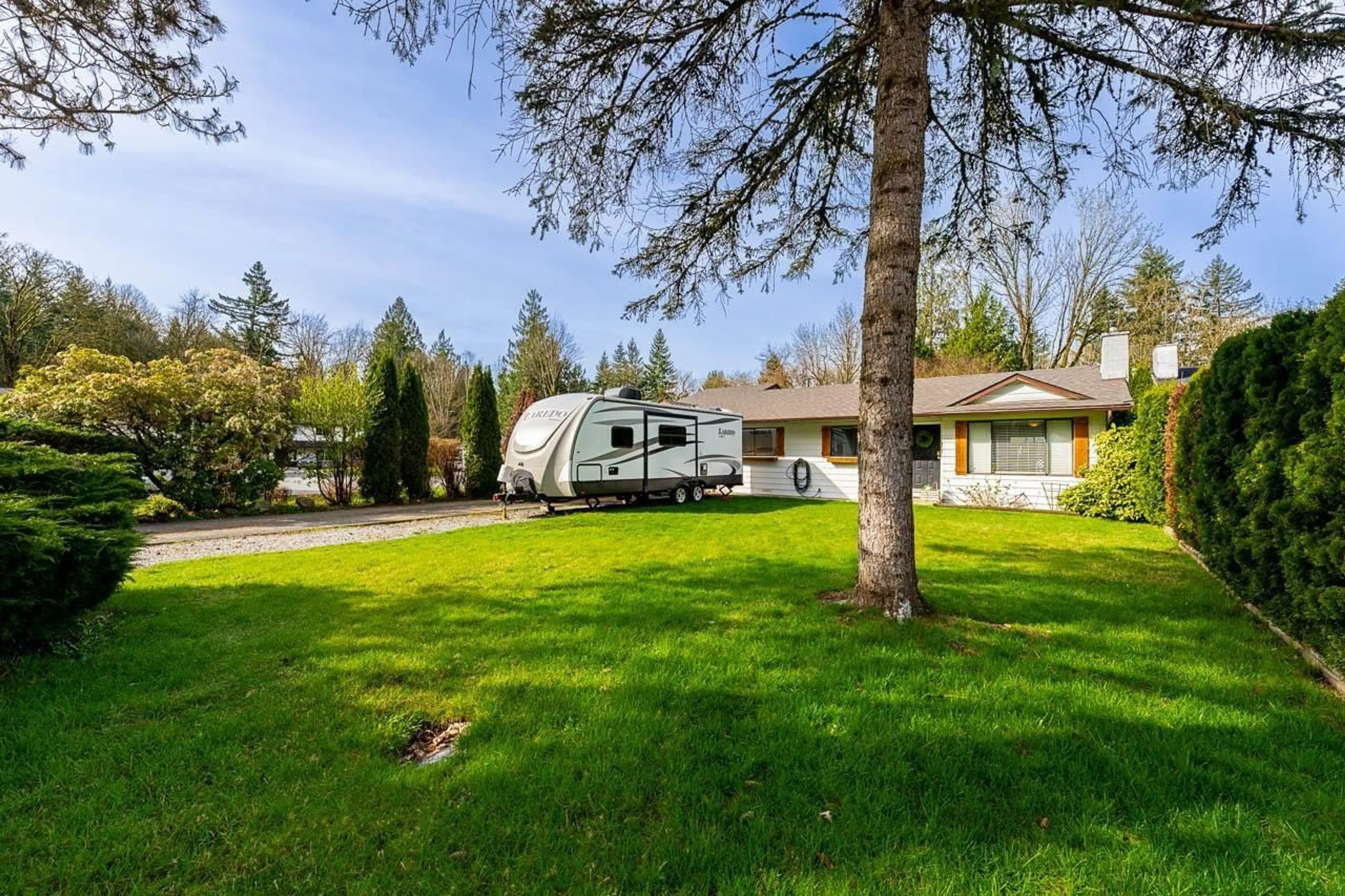 A pic from outside/outdoor area/front of a property/back of a property/a pic from drone, unknown for 3525 LATIMER STREET, Abbotsford British Columbia V2S5M9