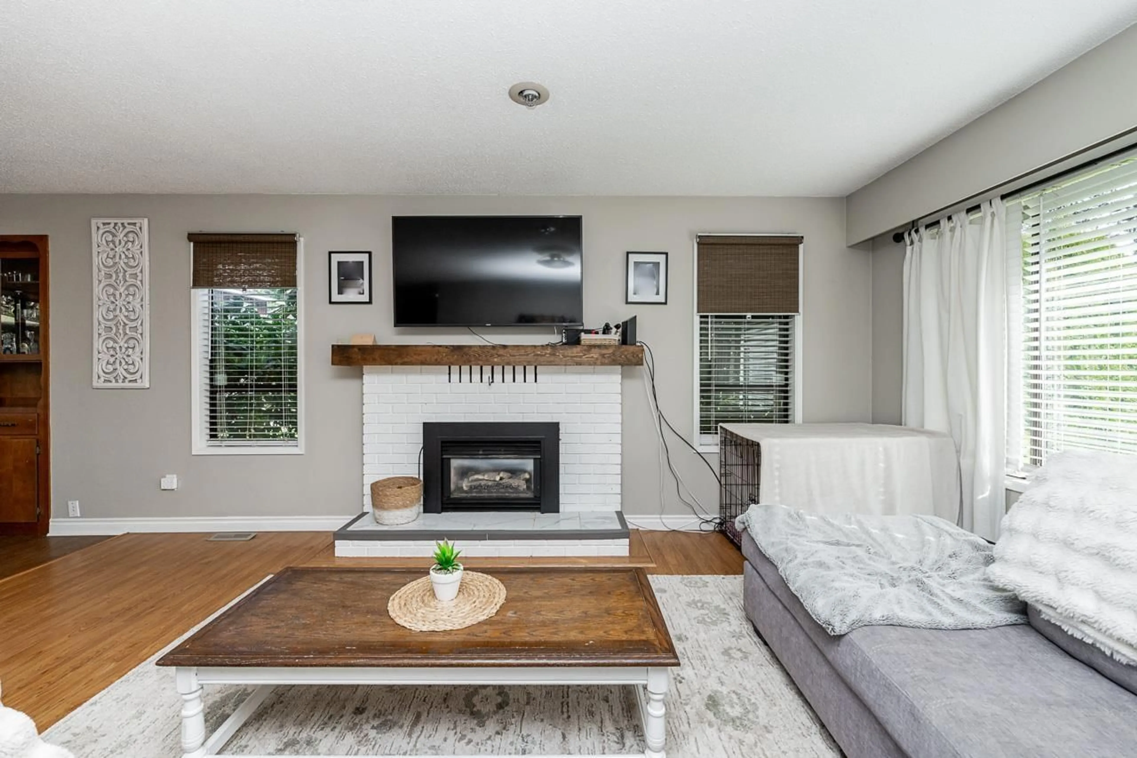 Living room with furniture, unknown for 3525 LATIMER STREET, Abbotsford British Columbia V2S5M9