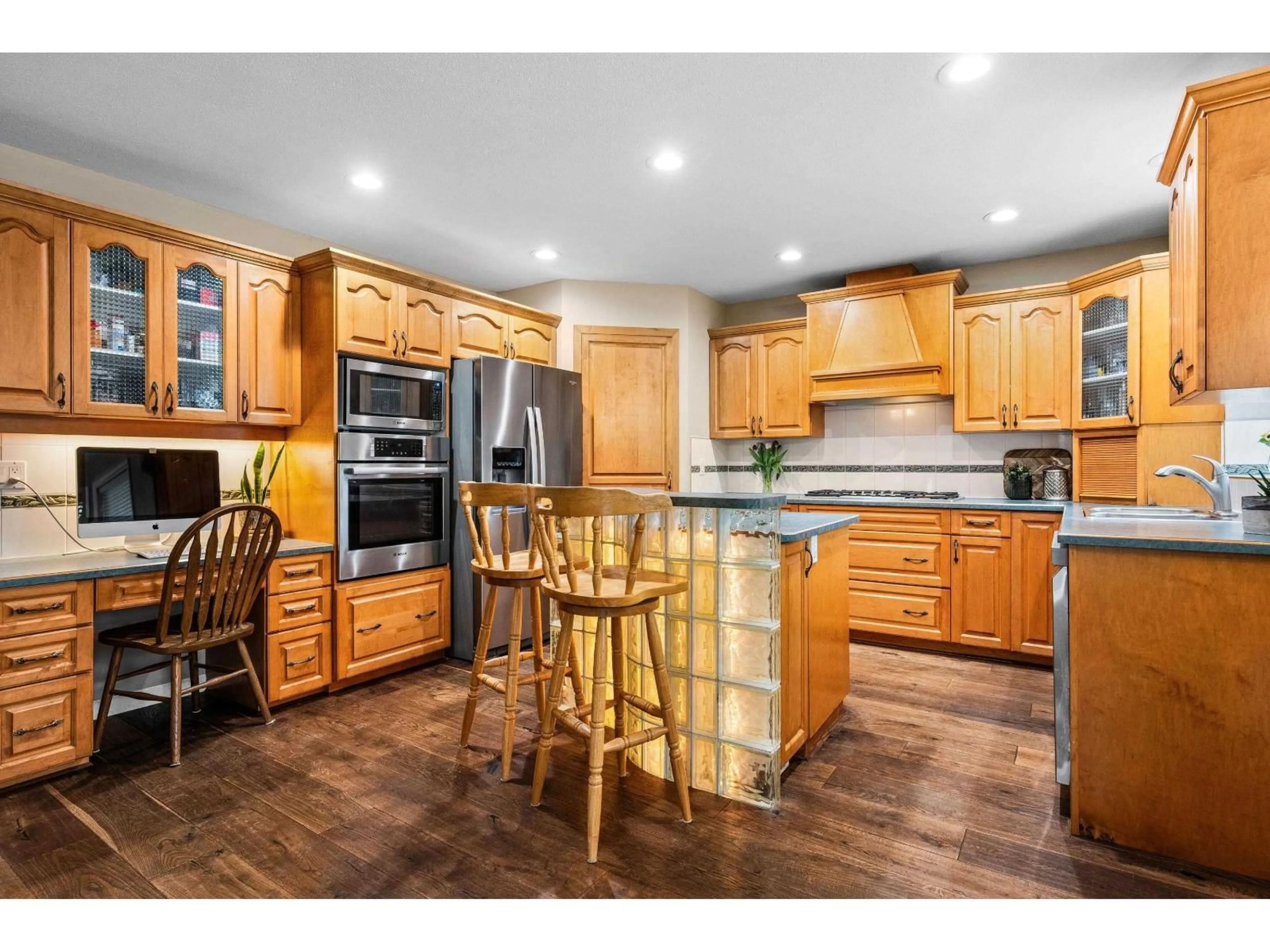 Open concept kitchen, wood/laminate floor for 6277 256 STREET, Langley British Columbia V4W1K2