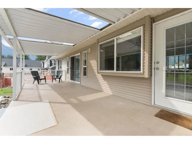 574 PARK STREET, Hope 4