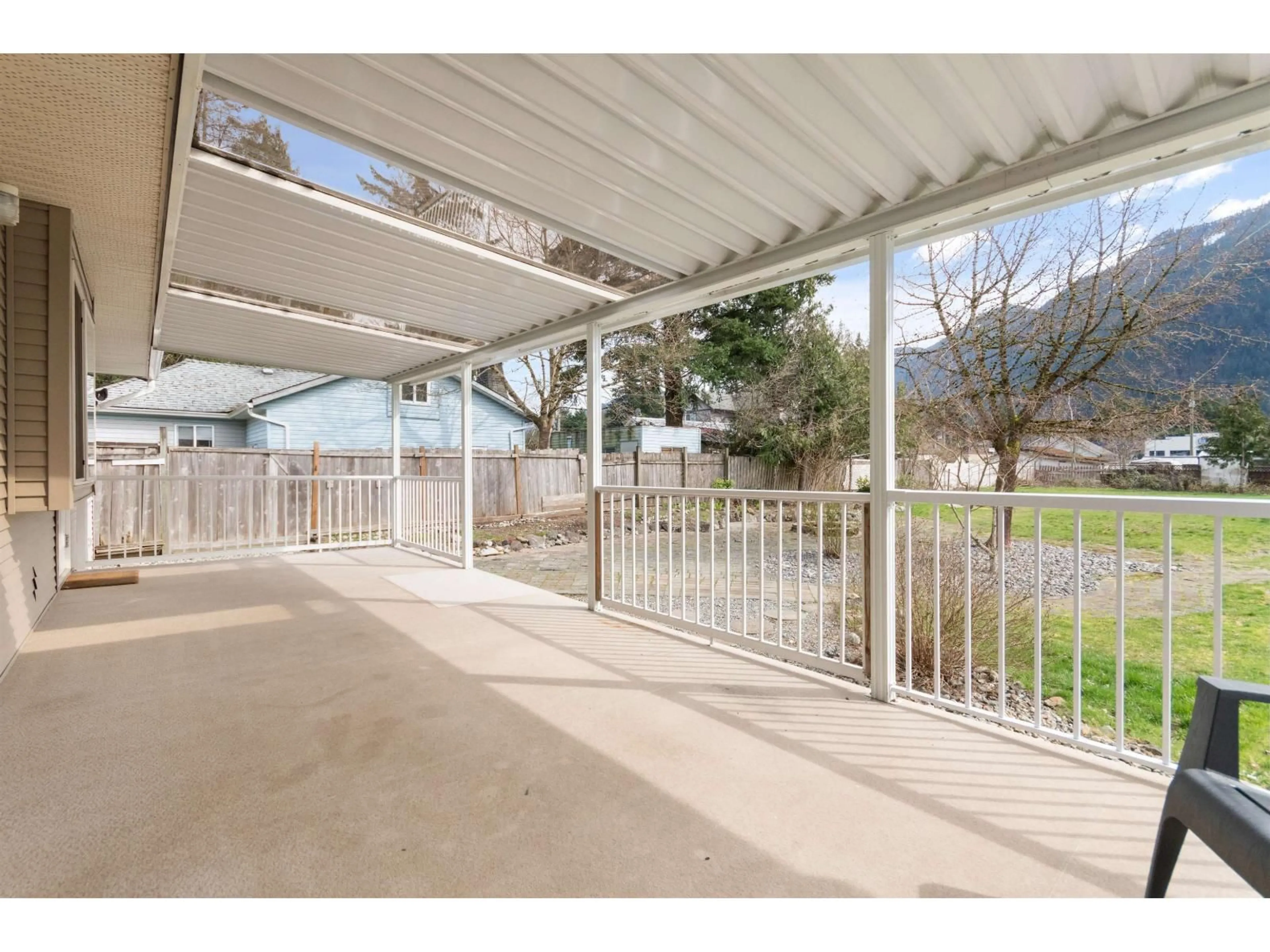 Patio, street for 574 PARK STREET, Hope British Columbia V0X1L0