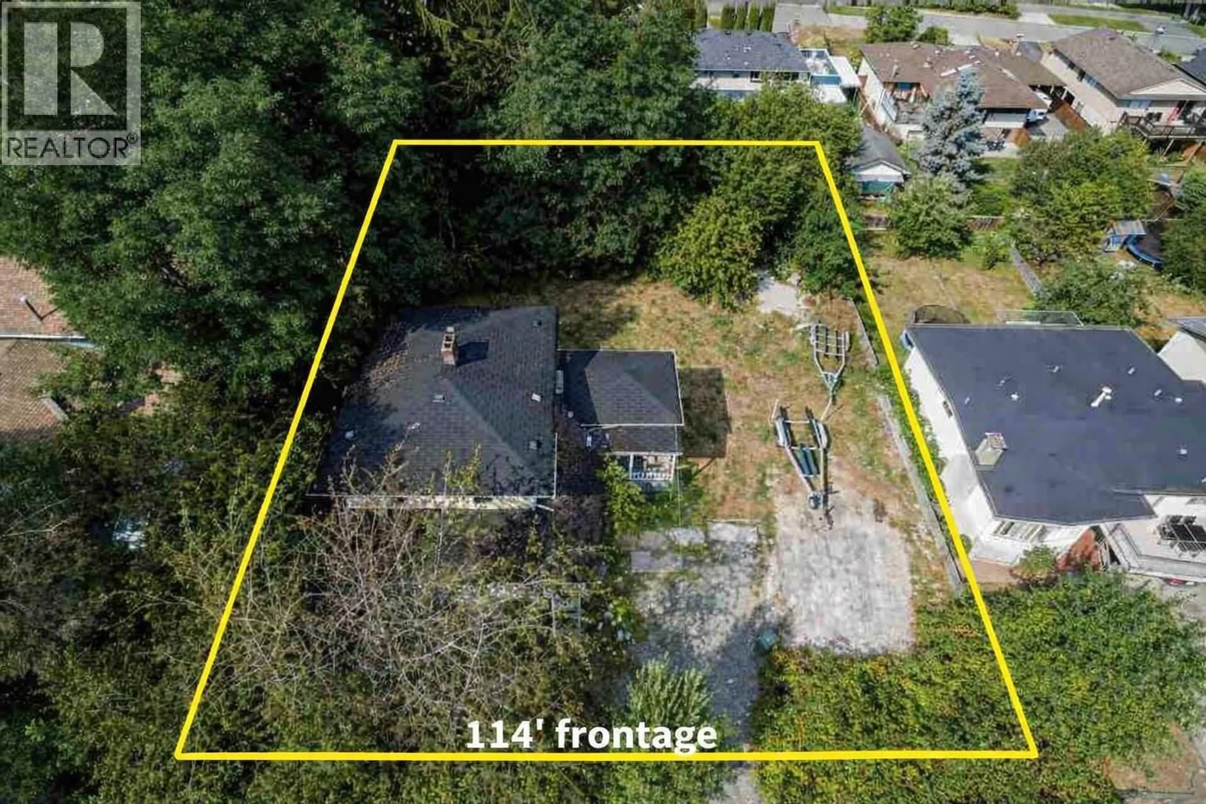 A pic from outside/outdoor area/front of a property/back of a property/a pic from drone, street for 1120 HAROLD ROAD, North Vancouver British Columbia V7K1G3