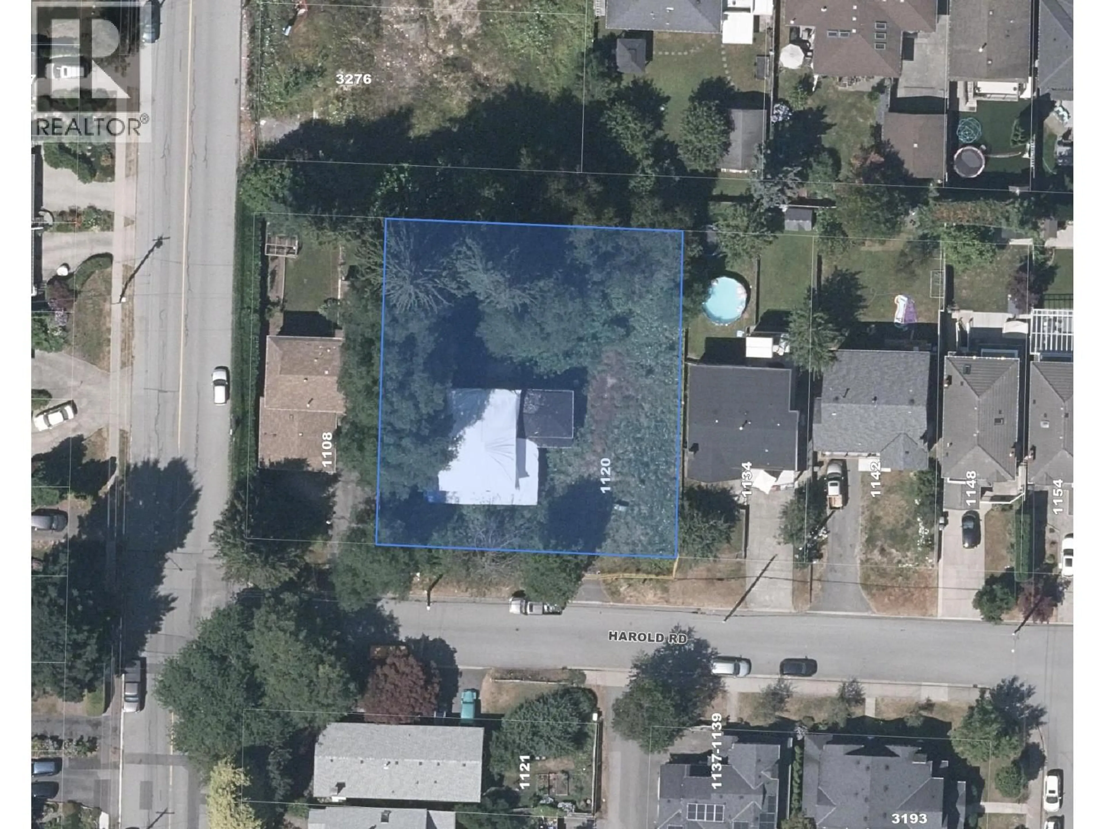 A pic from outside/outdoor area/front of a property/back of a property/a pic from drone, street for 1120 HAROLD ROAD, North Vancouver British Columbia V7K1G3
