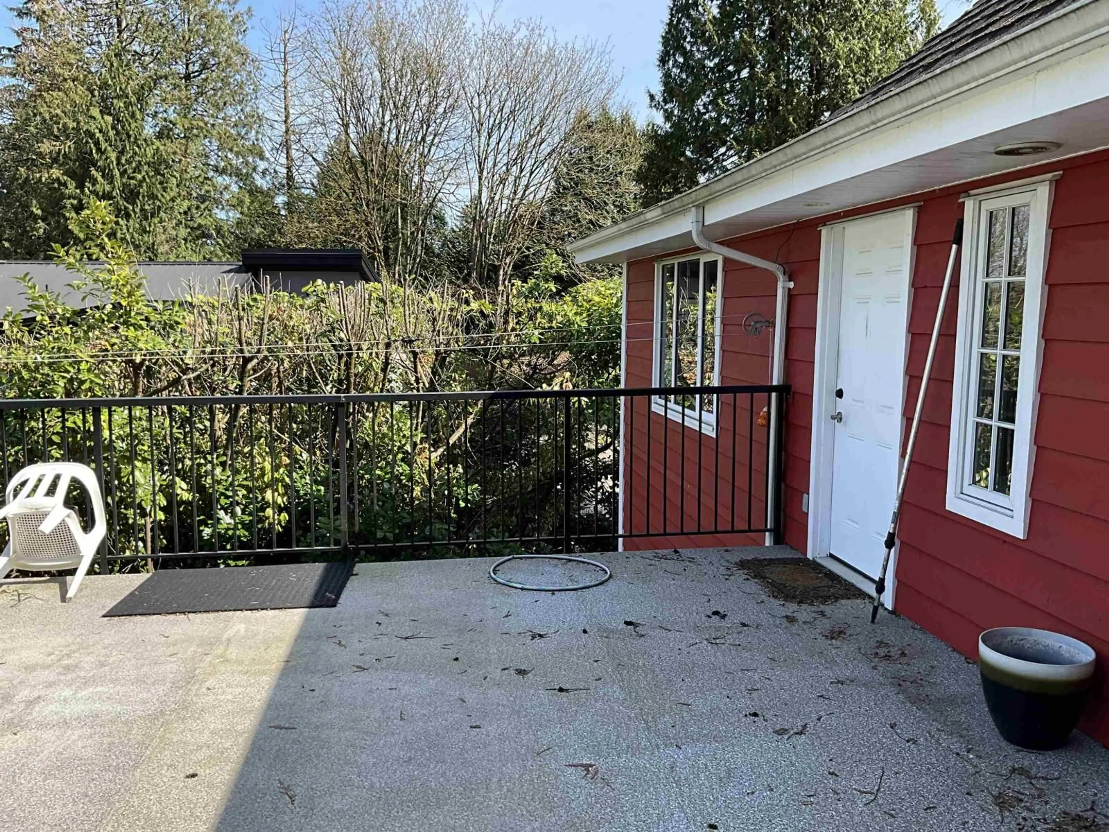 A pic from outside/outdoor area/front of a property/back of a property/a pic from drone, street for 17311 HILLVIEW PLACE, Surrey British Columbia V3Z0C3