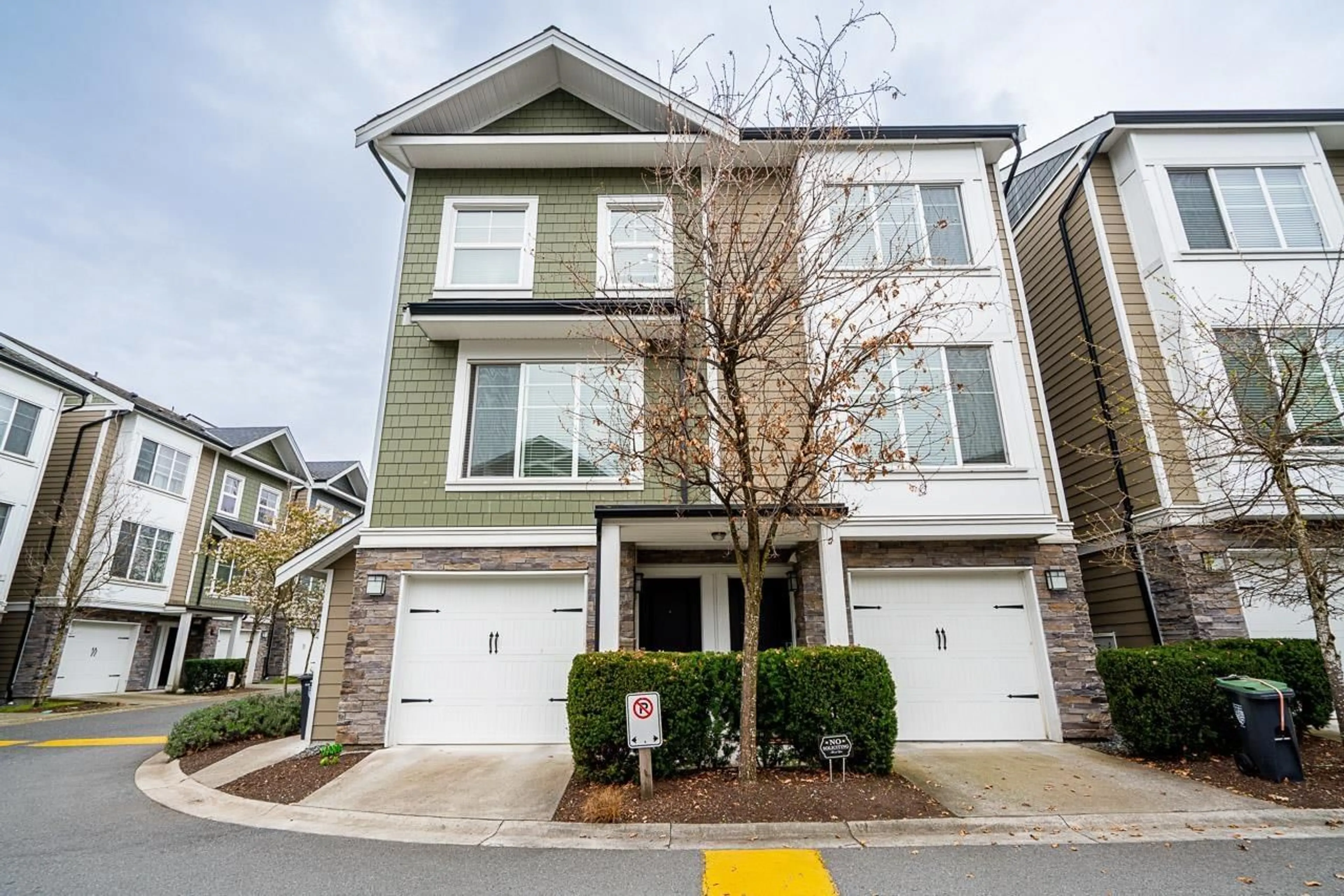 Home with vinyl exterior material, street for 29 - 21150 76A AVENUE, Langley British Columbia V2Y0V9