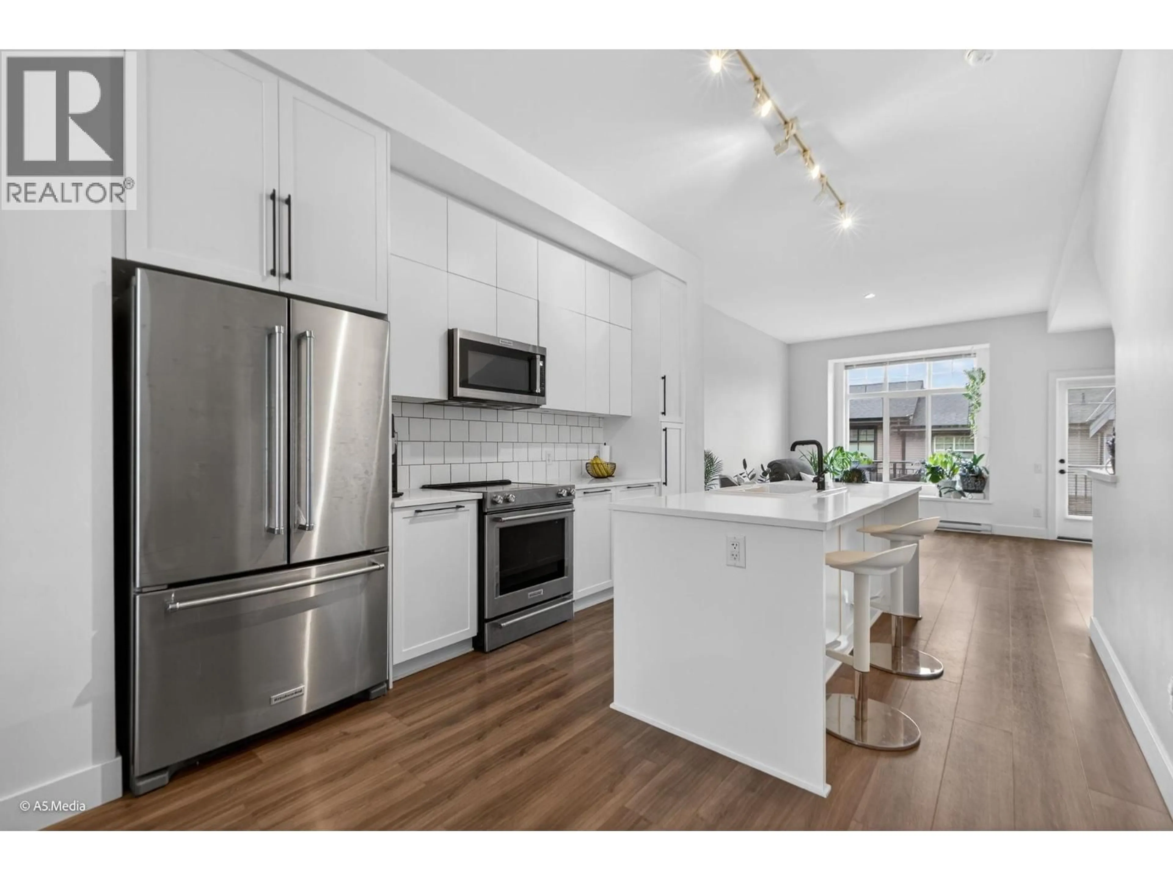 Open concept kitchen, wood/laminate floor for 44 - 3552 VICTORIA DRIVE, Coquitlam British Columbia V3E0N7