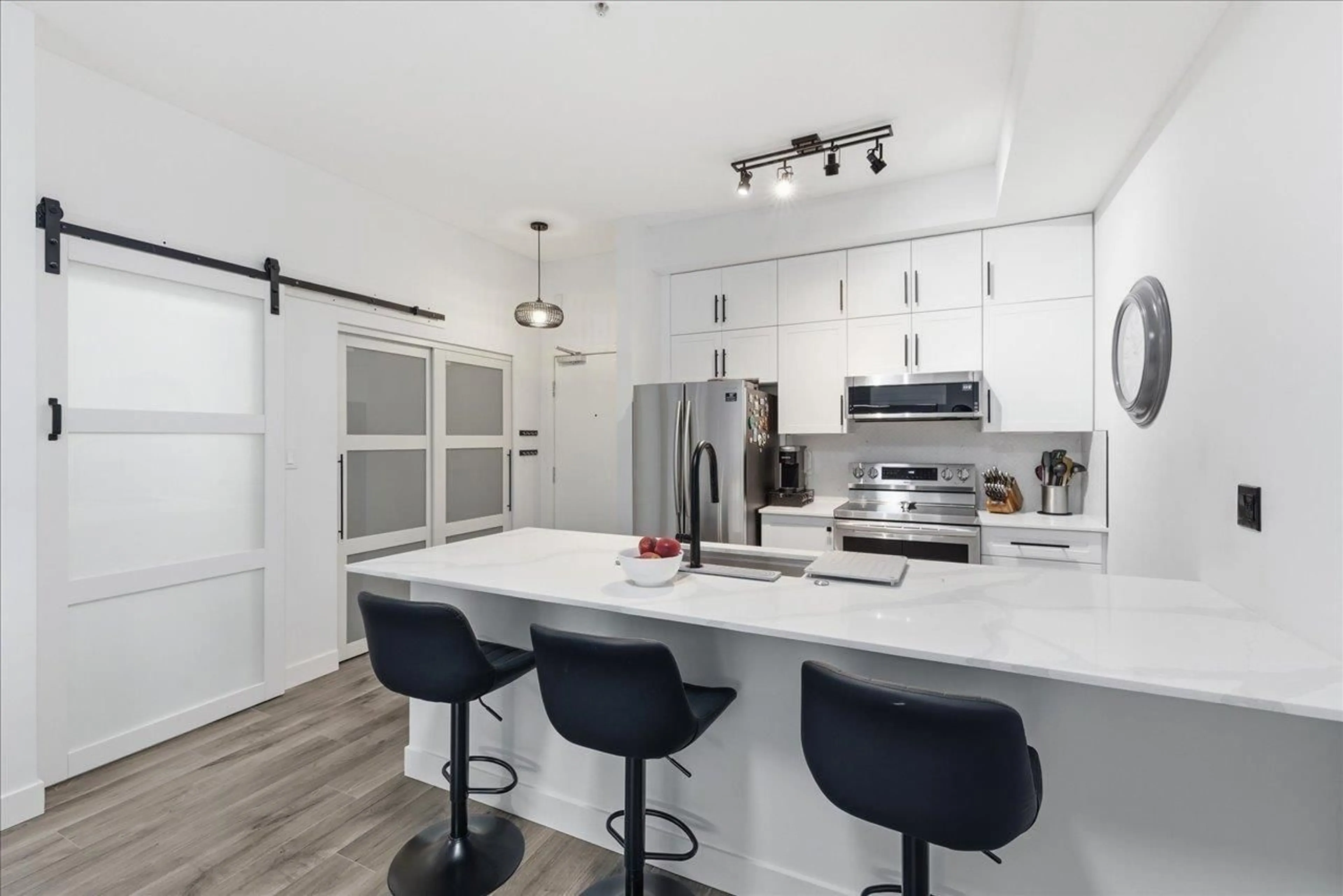 Open concept kitchen, unknown for 111 - 10088 148TH STREET, Surrey British Columbia V3R3M9