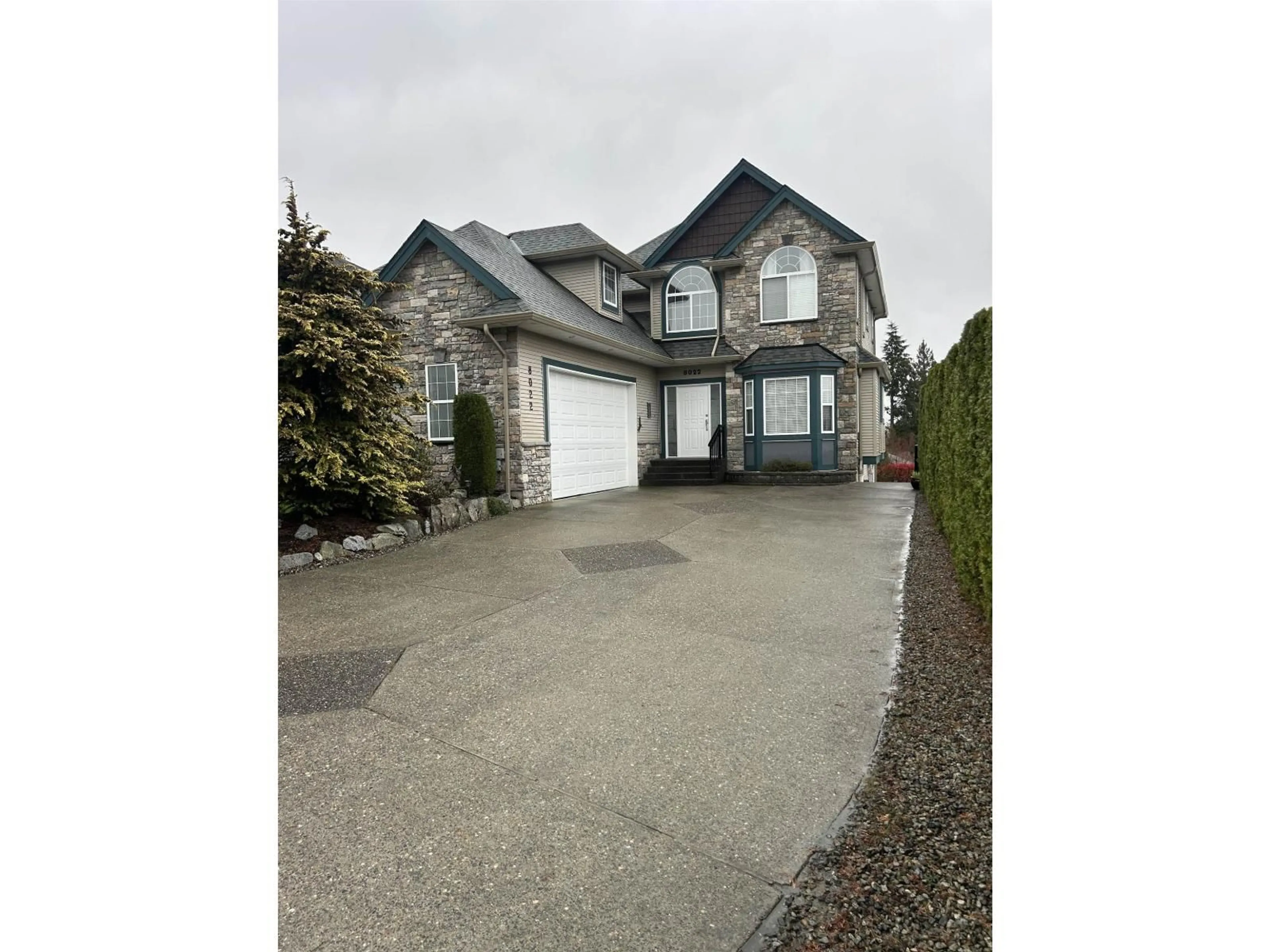A pic from outside/outdoor area/front of a property/back of a property/a pic from drone, street for 8022 LITTLE TERRACE, Mission British Columbia V2V7B5