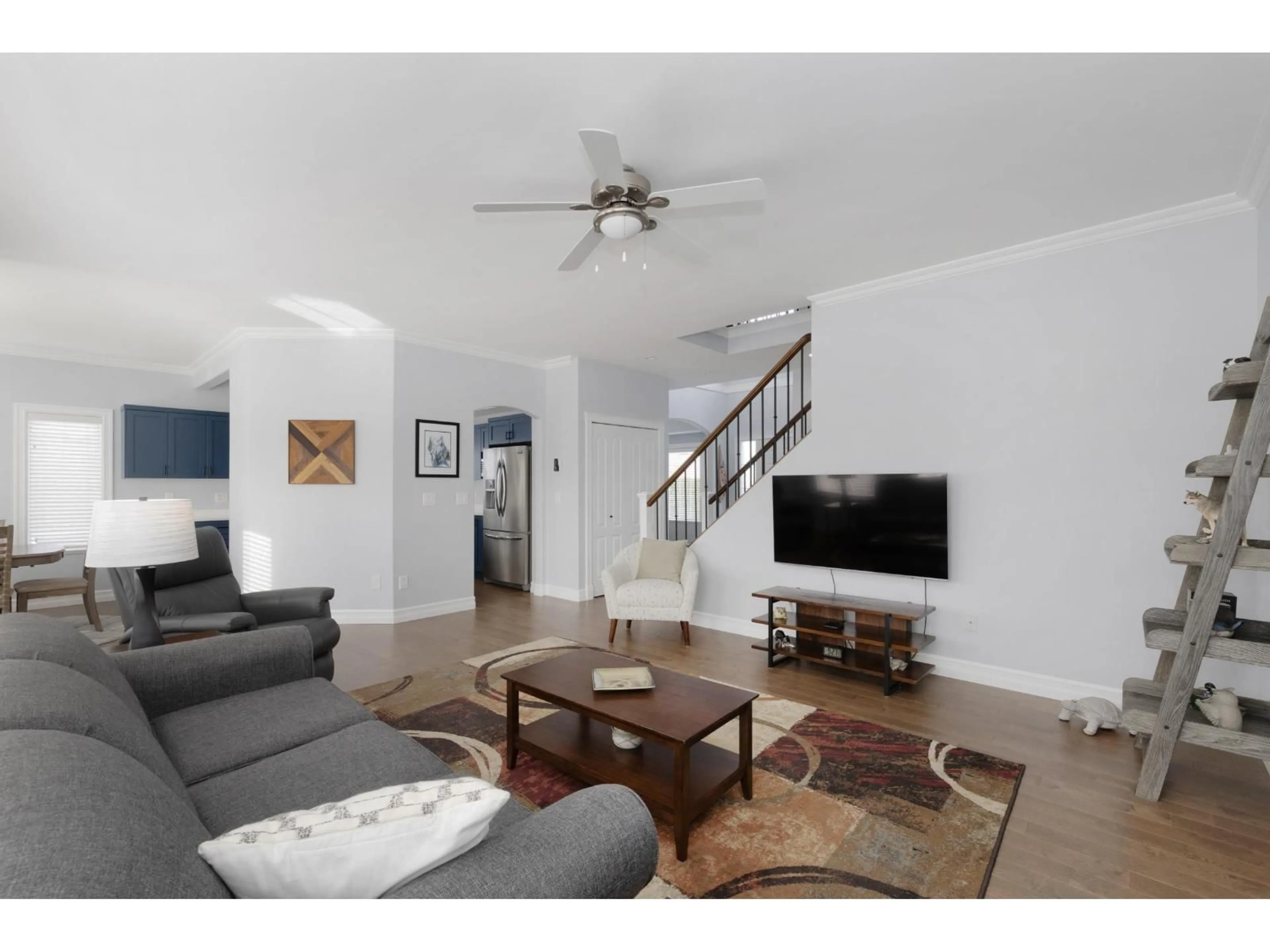 Living room with furniture, unknown for 8022 LITTLE TERRACE, Mission British Columbia V2V7B5