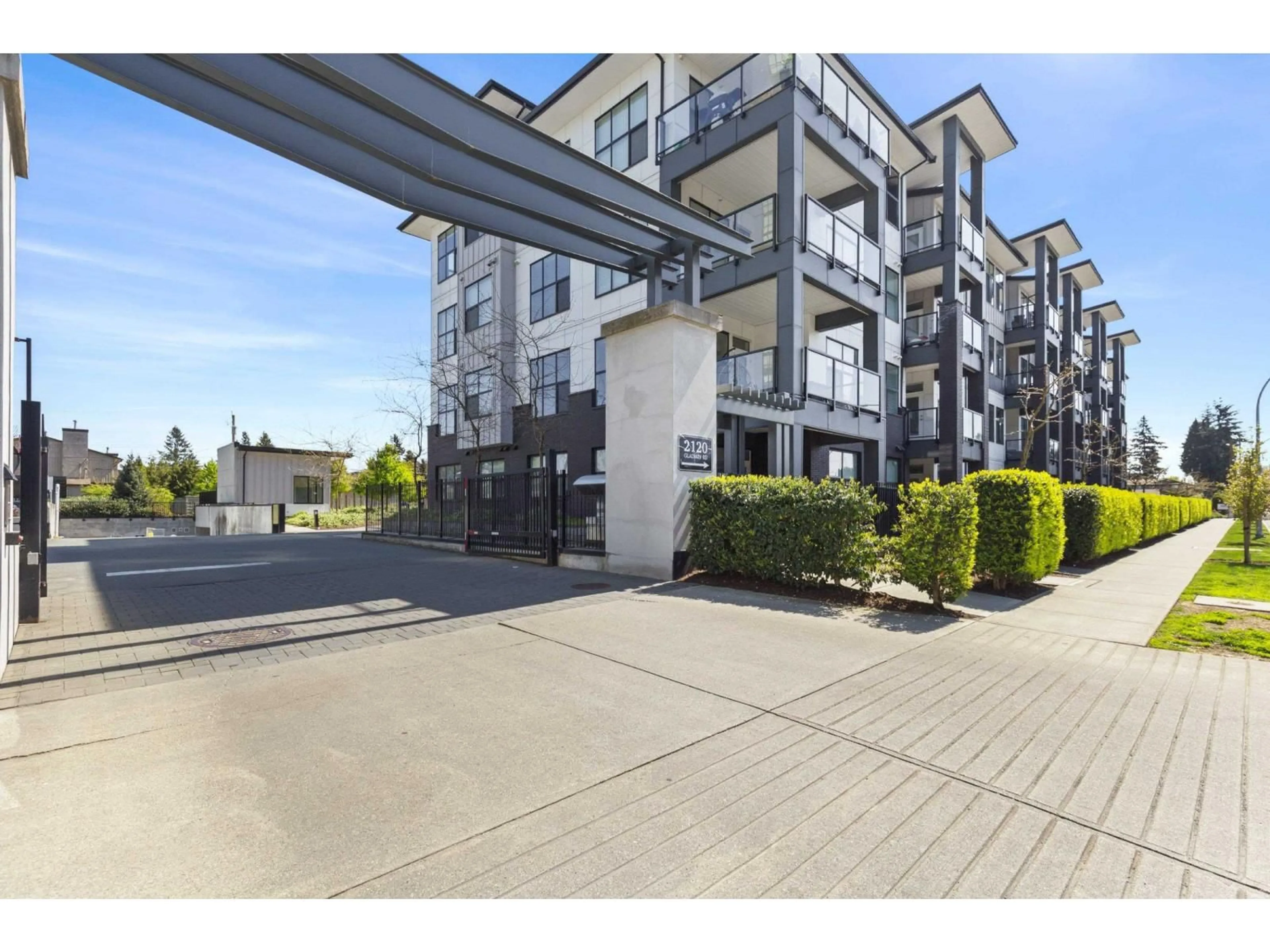 Patio, street for 104 - 2120 GLADWIN ROAD, Abbotsford British Columbia V2S0L7