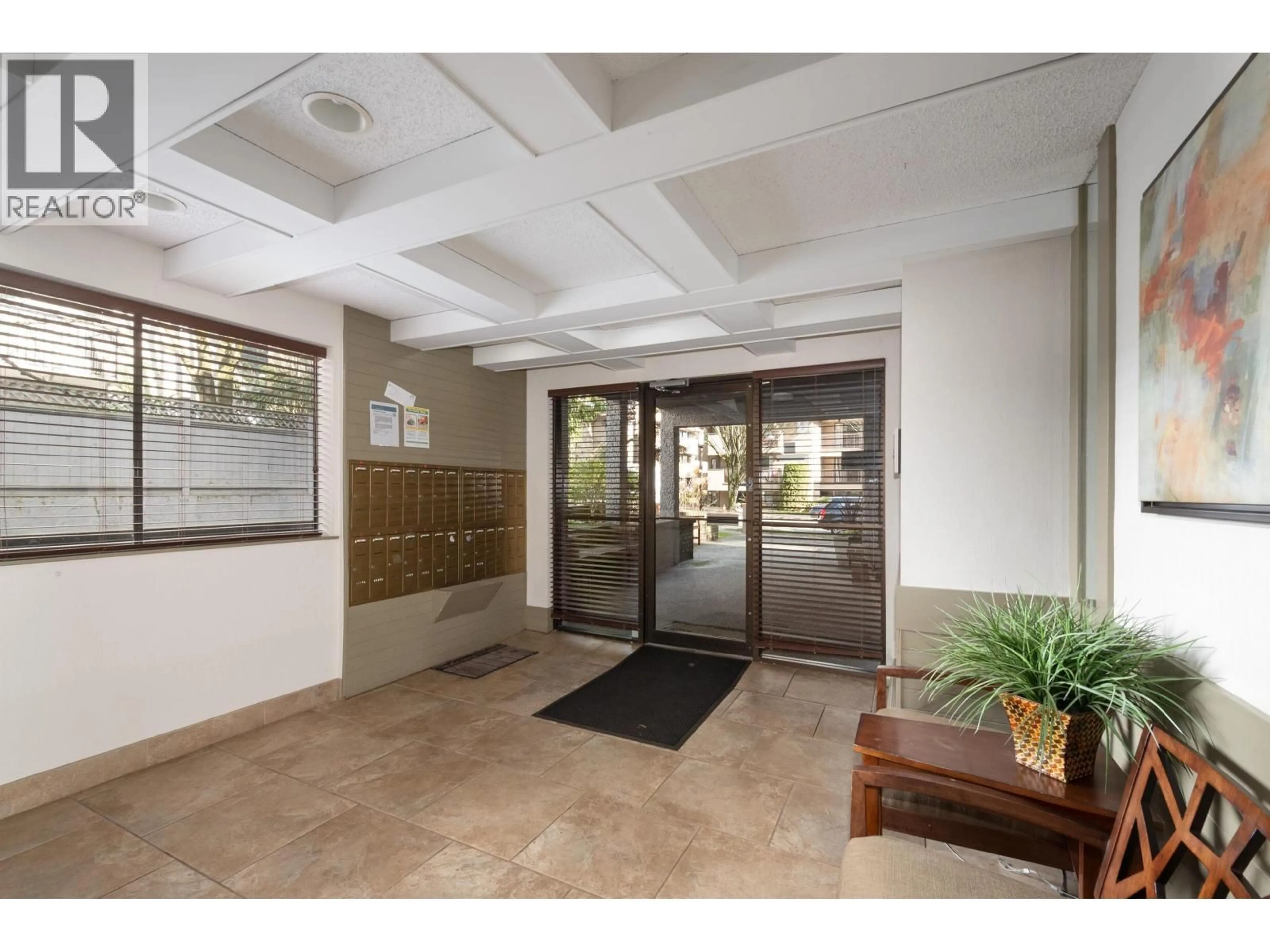 Indoor foyer for 405 - 8775 CARTIER STREET, Vancouver British Columbia V6P4V3