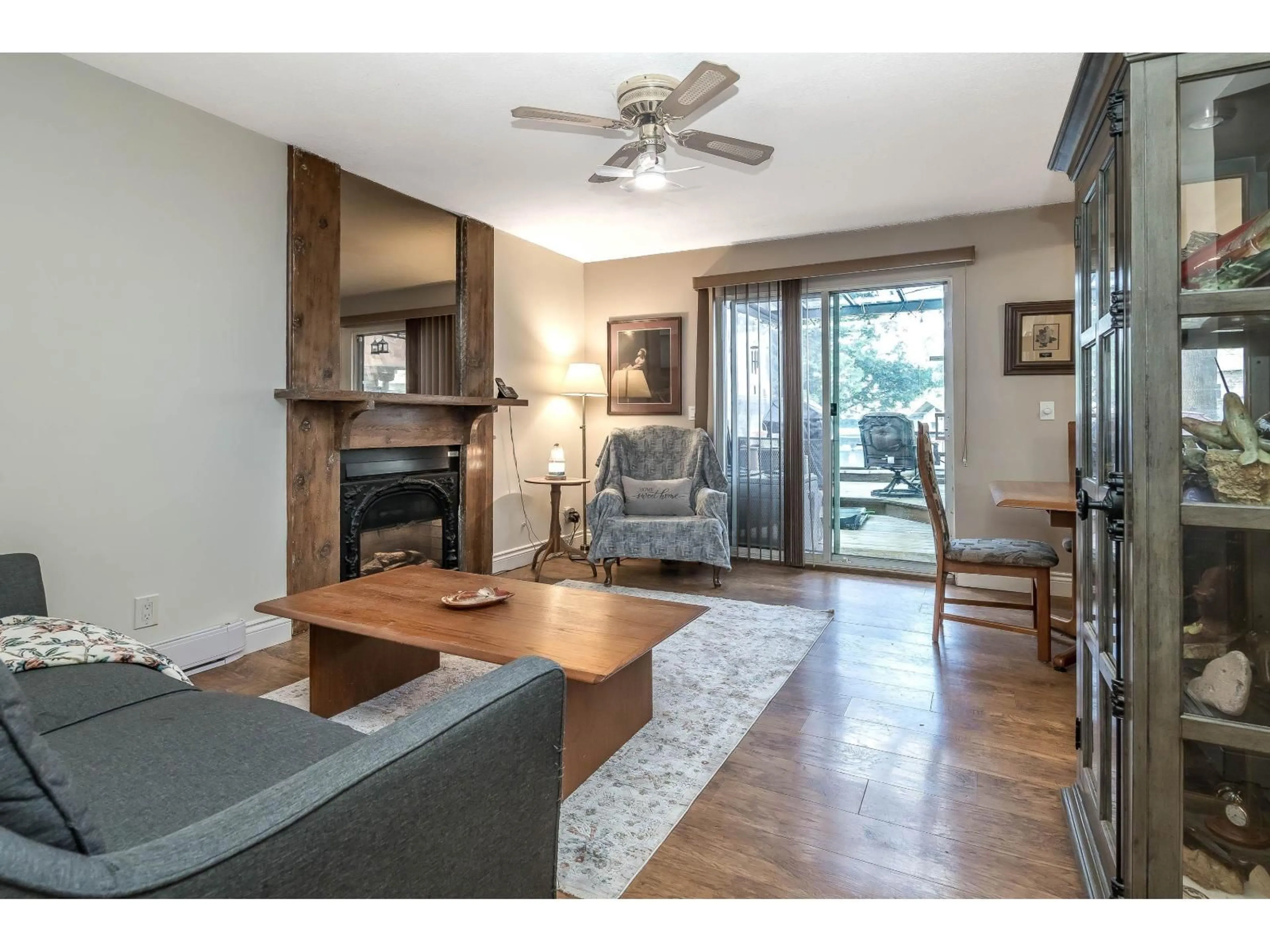 Living room with furniture, wood/laminate floor for 5350 199 STREET, Langley British Columbia V3A6T8