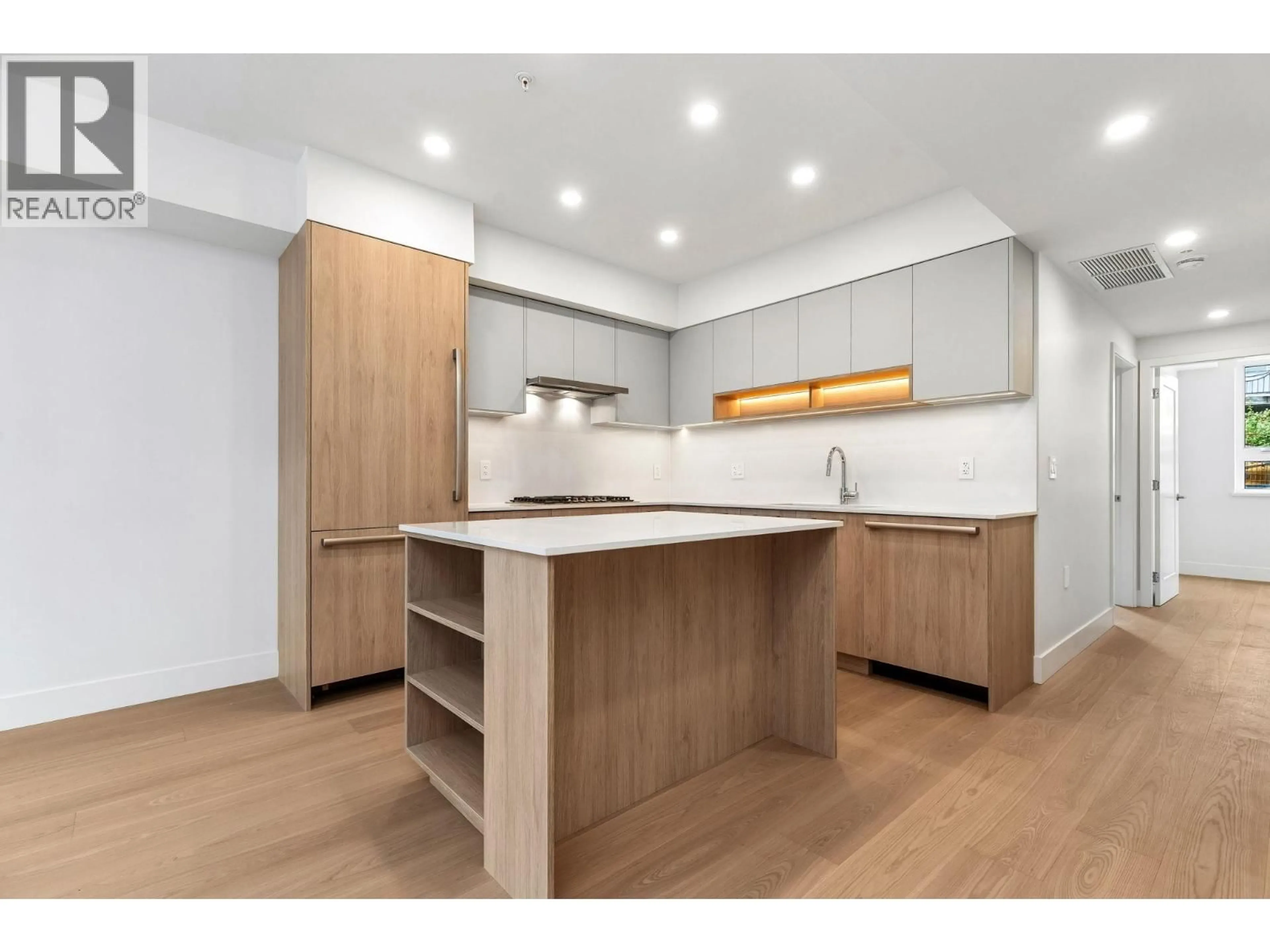 Open concept kitchen, wood/laminate floor for 122 - 578 24 AVENUE, Vancouver British Columbia V5Z2B4