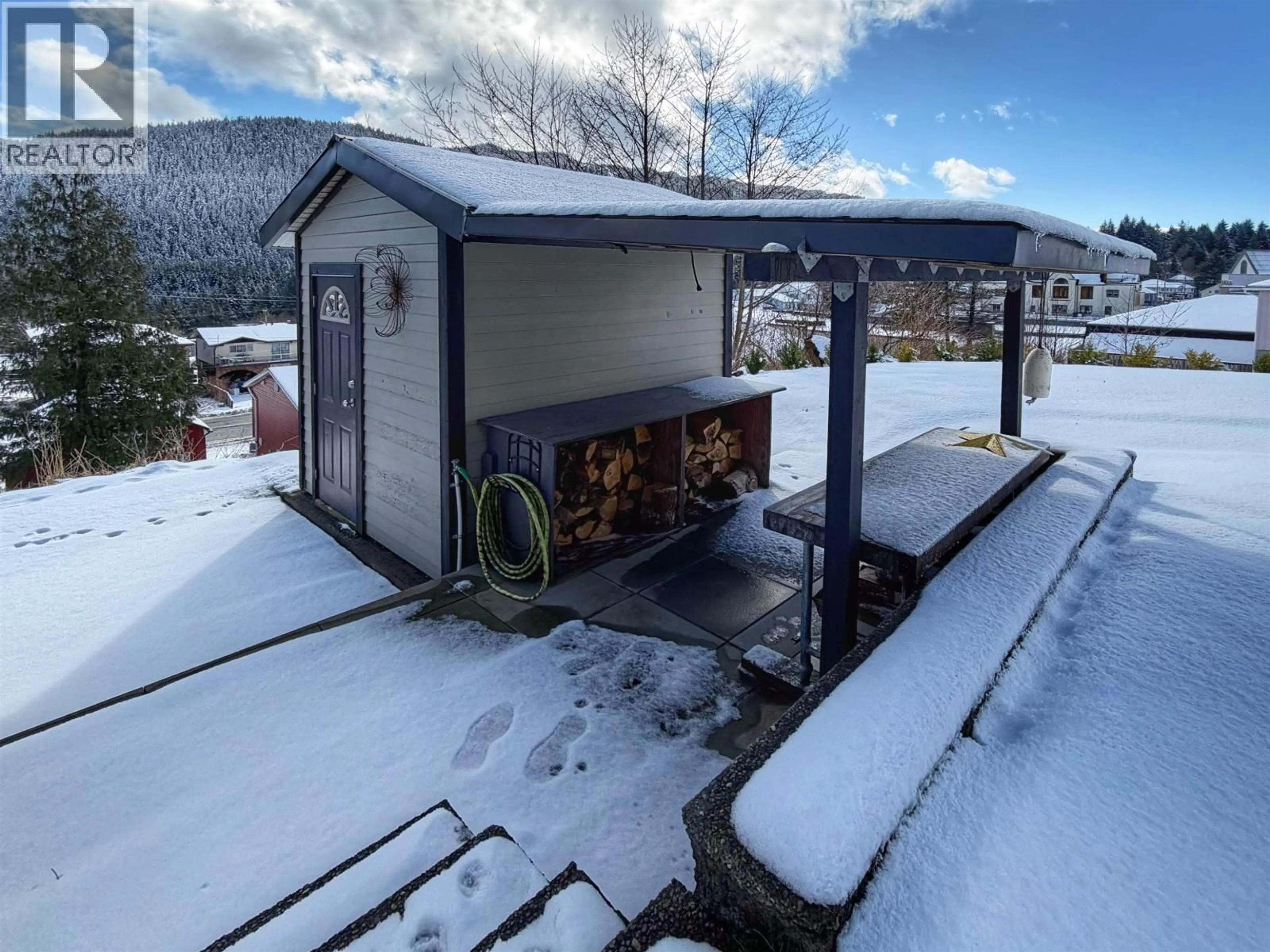 A pic from outside/outdoor area/front of a property/back of a property/a pic from drone, mountain view for 515 5TH AVENUE, Prince Rupert British Columbia V8J1T8