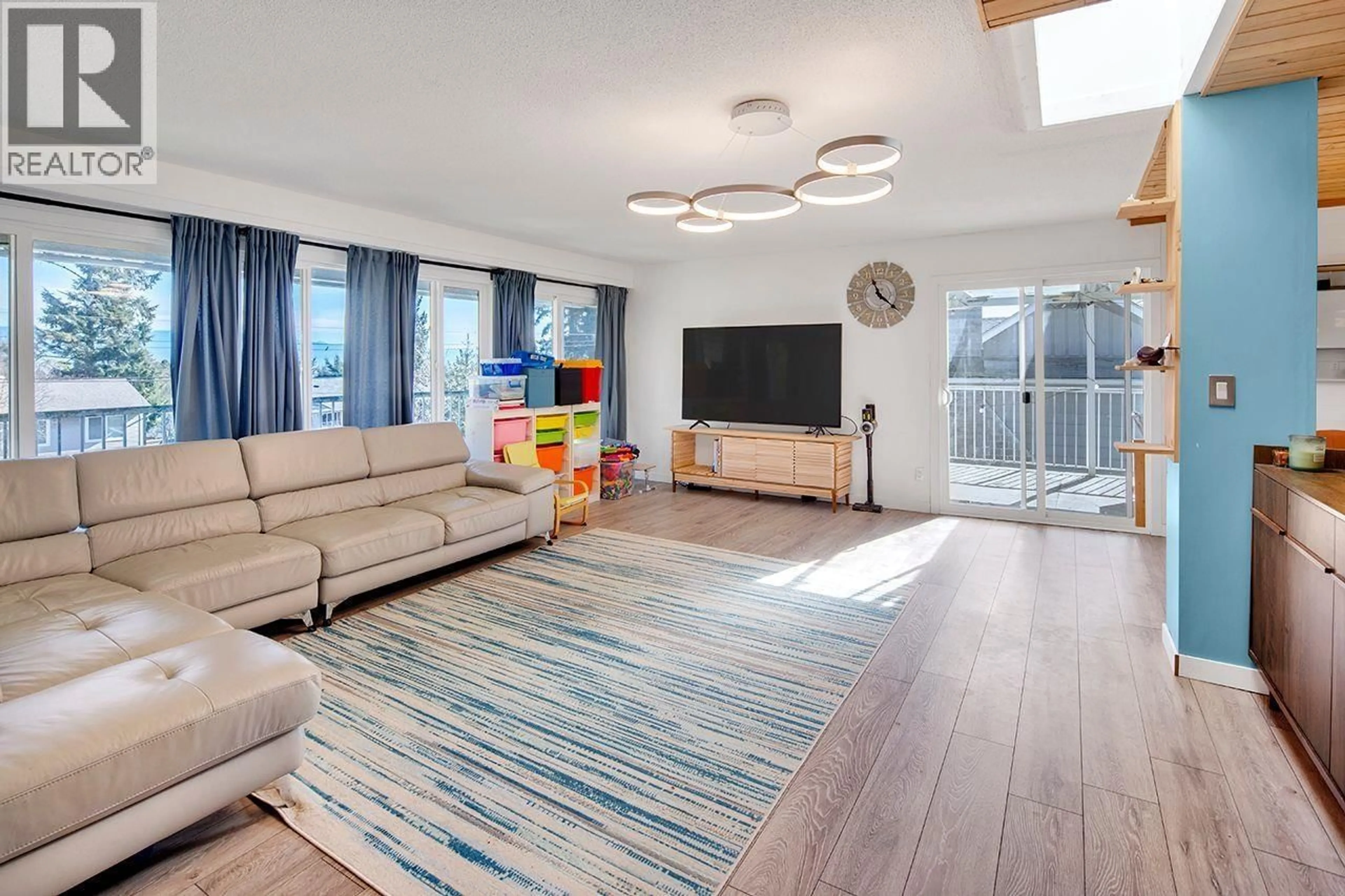 Living room with furniture, unknown for 2132 ANITA DRIVE, Port Coquitlam British Columbia V3C1H3