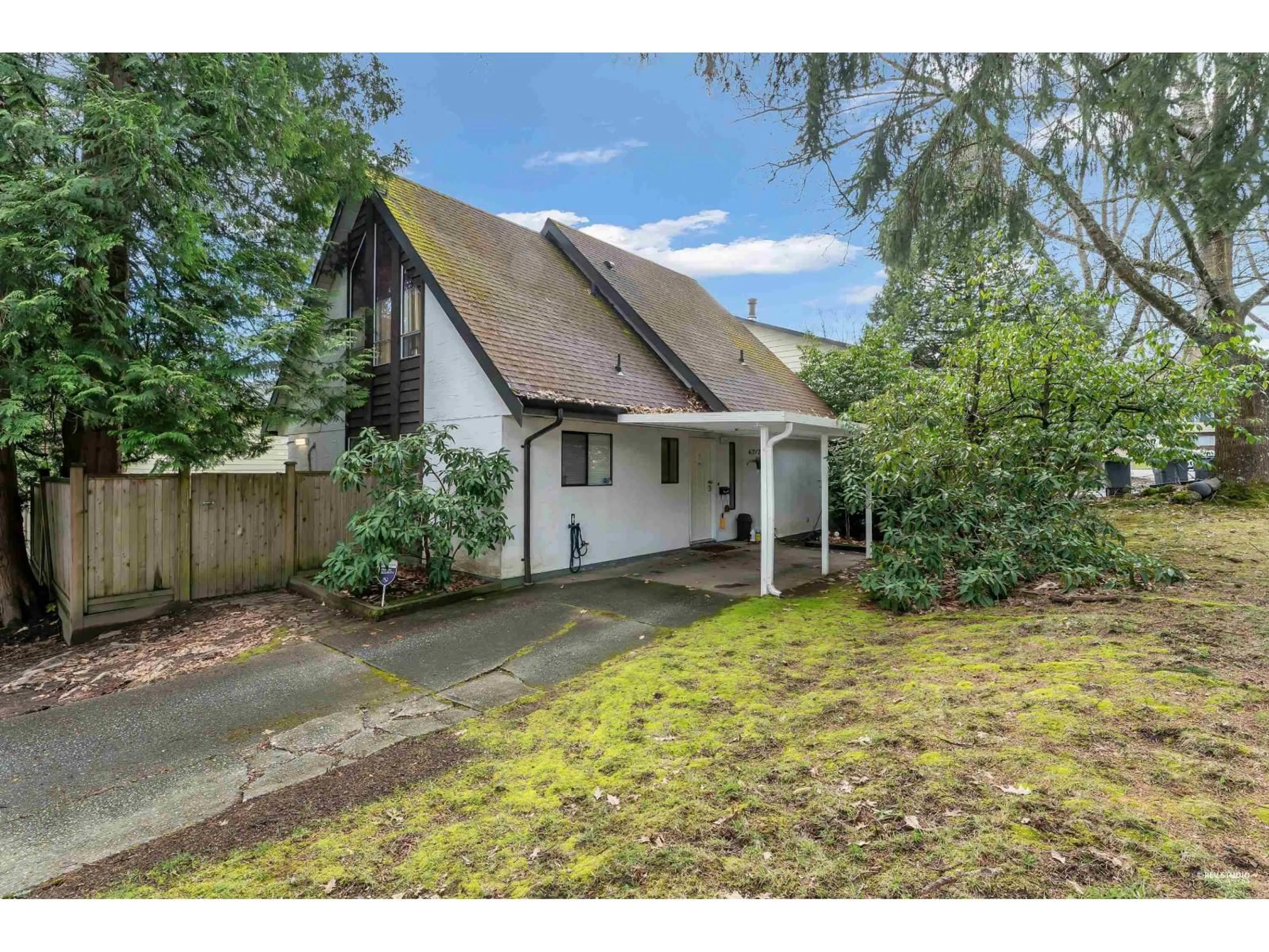 A pic from outside/outdoor area/front of a property/back of a property/a pic from drone, street for 6717 141 STREET, Surrey British Columbia V3W6X2