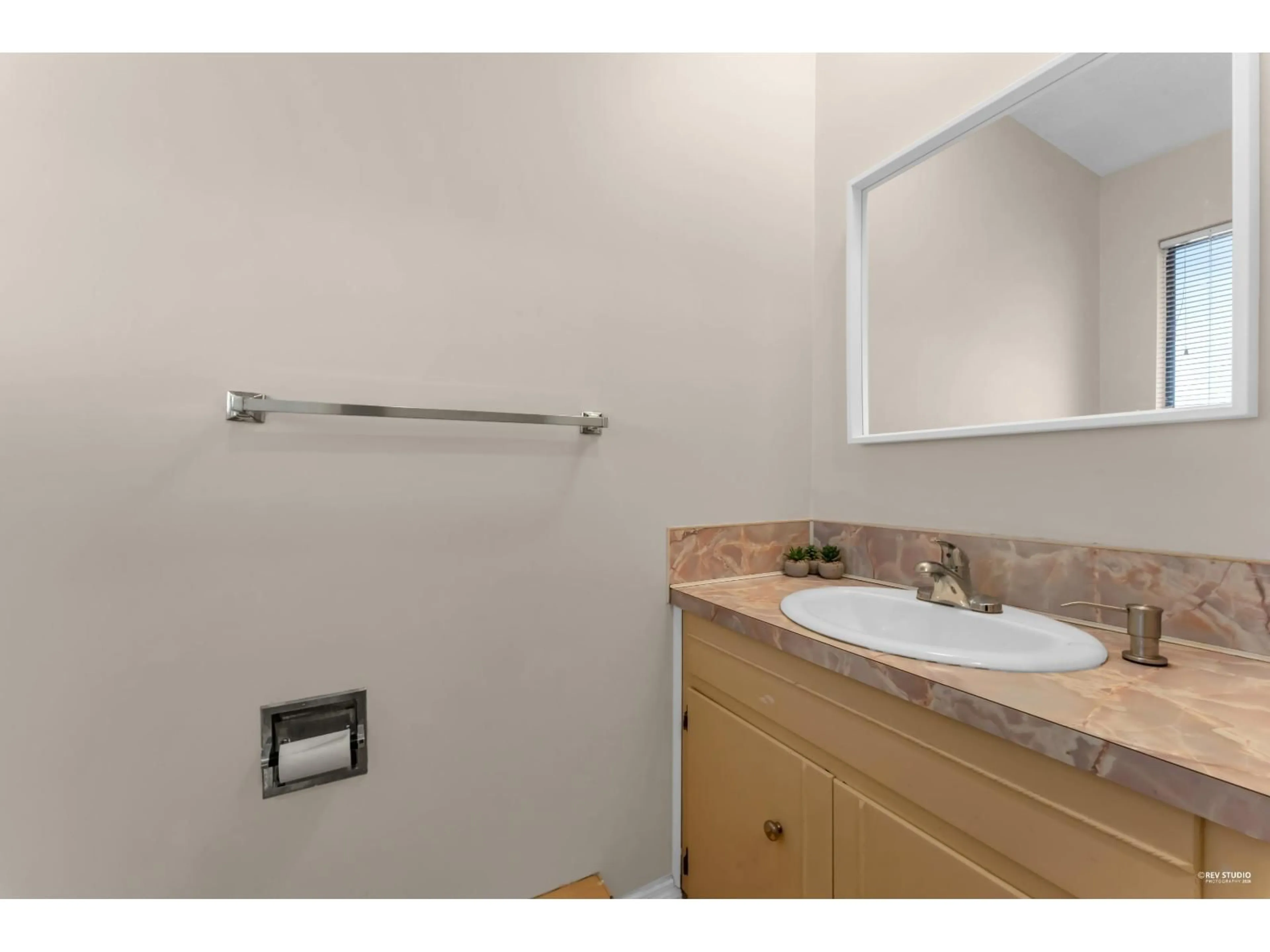 Standard bathroom, unknown for 6717 141 STREET, Surrey British Columbia V3W6X2