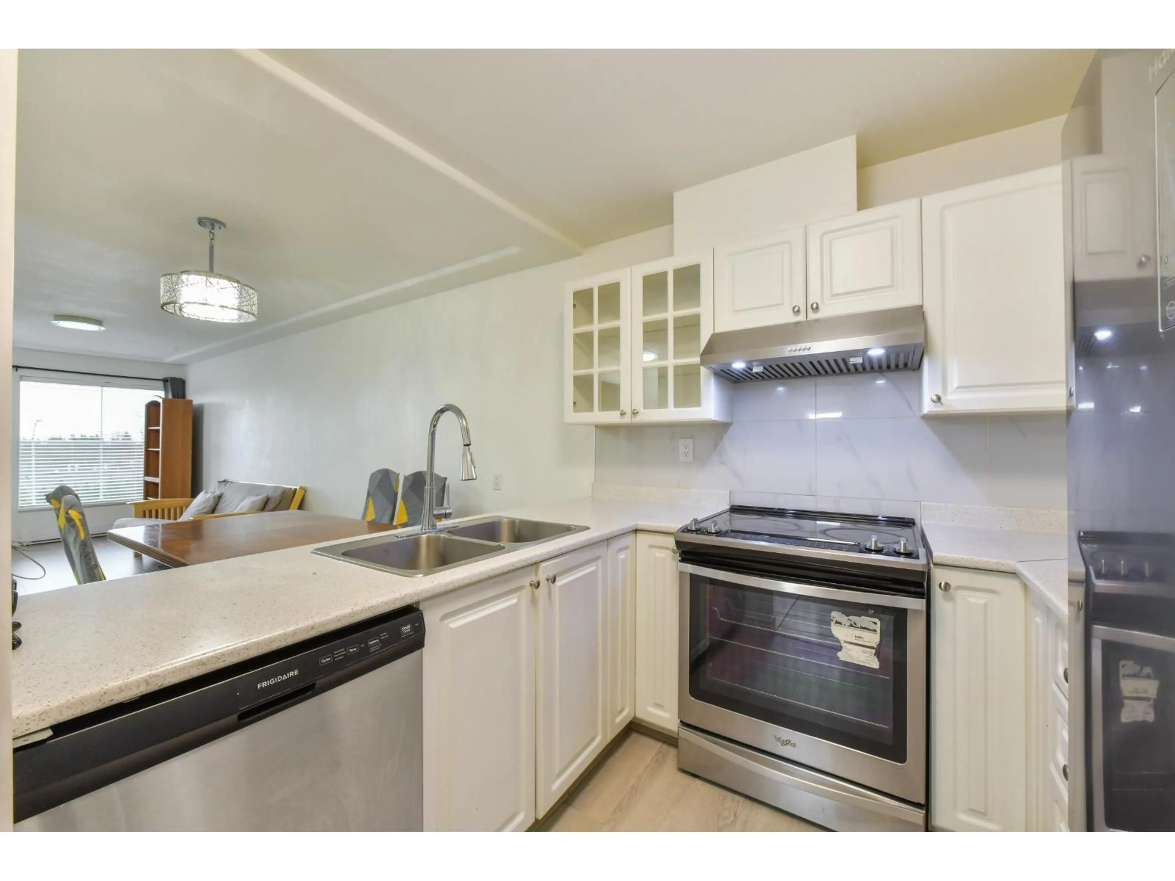 Standard kitchen, unknown for 309 - 15150 108 AVENUE, Surrey British Columbia V3R0V1