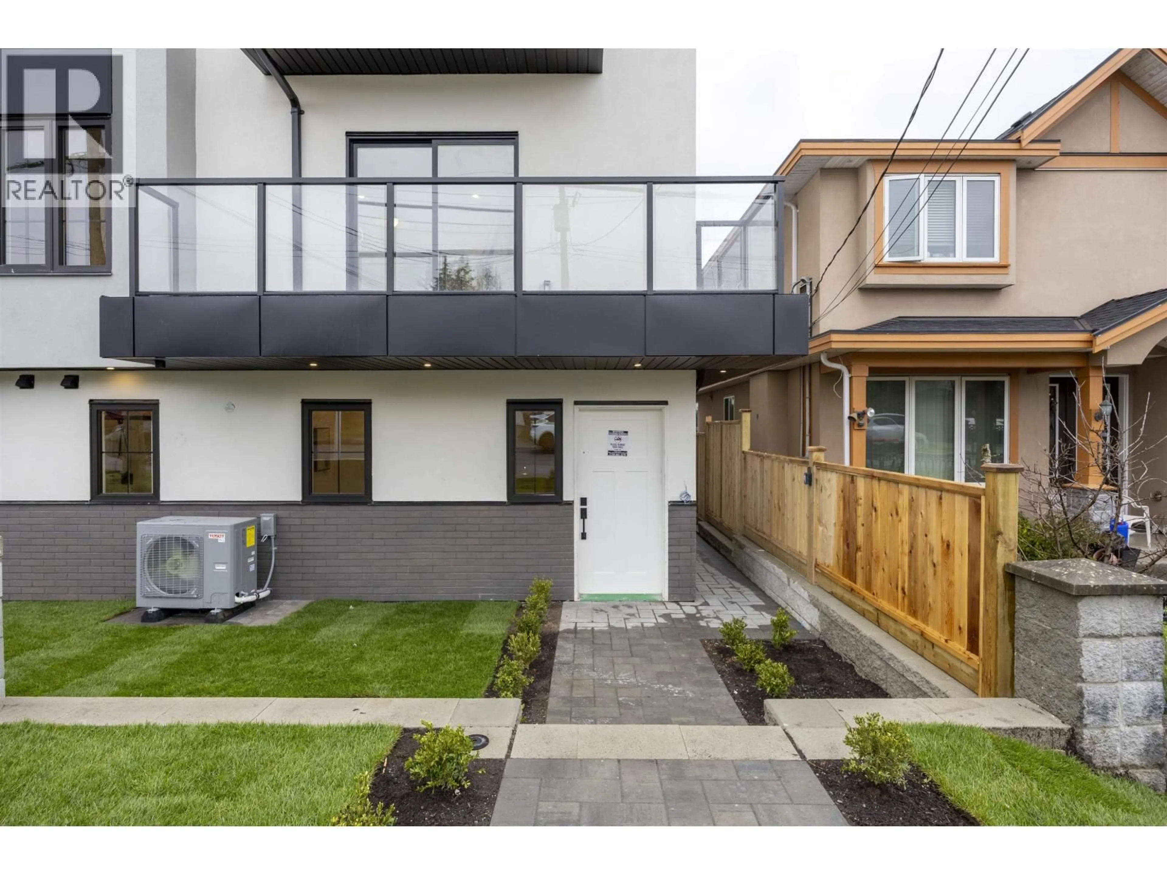 Unknown for 3 - 7353 12TH AVENUE, Burnaby British Columbia V3N2J8