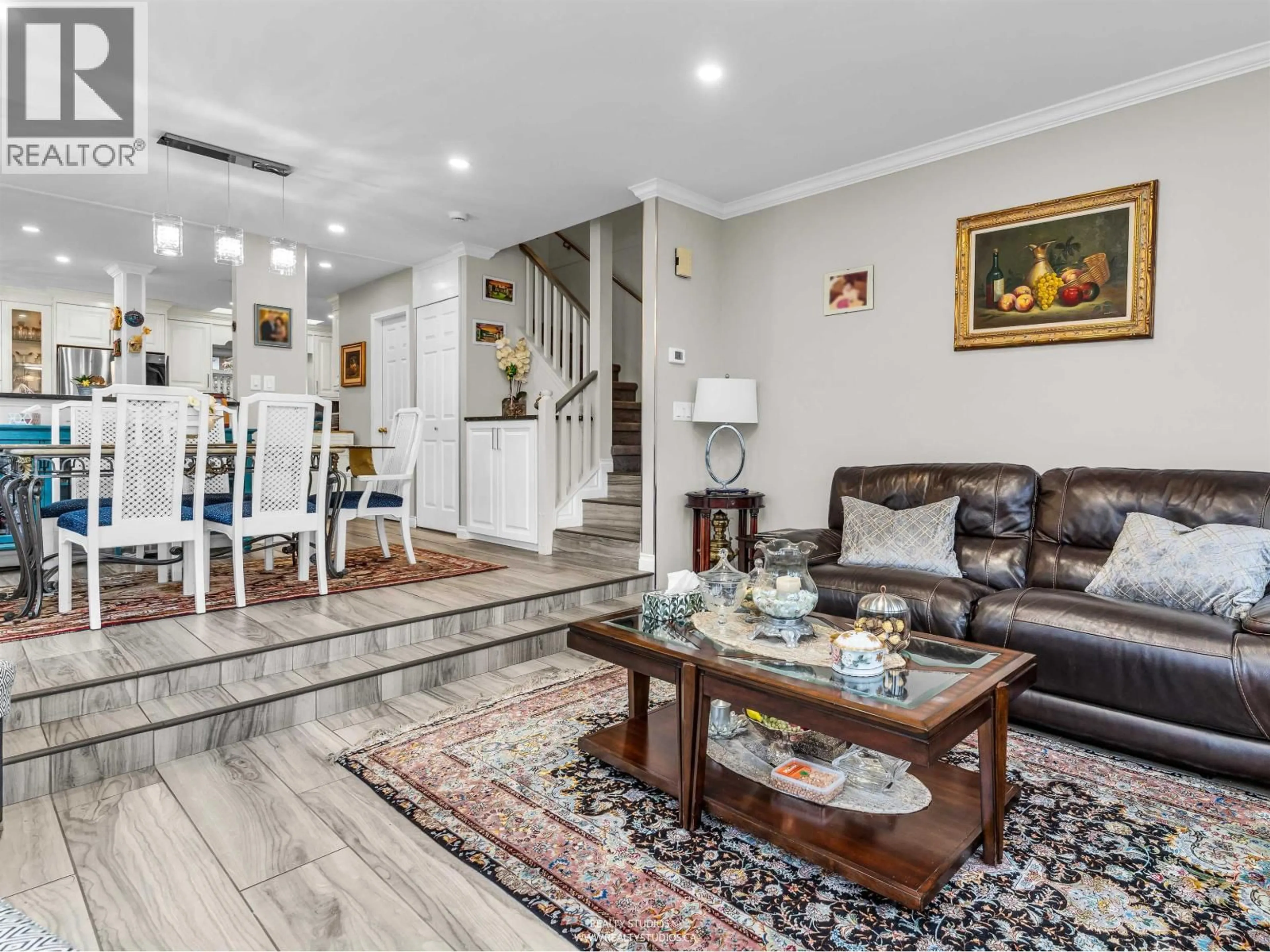 Living room with furniture, unknown for 6 - 220 KEITH ROAD, North Vancouver British Columbia V7L1V5