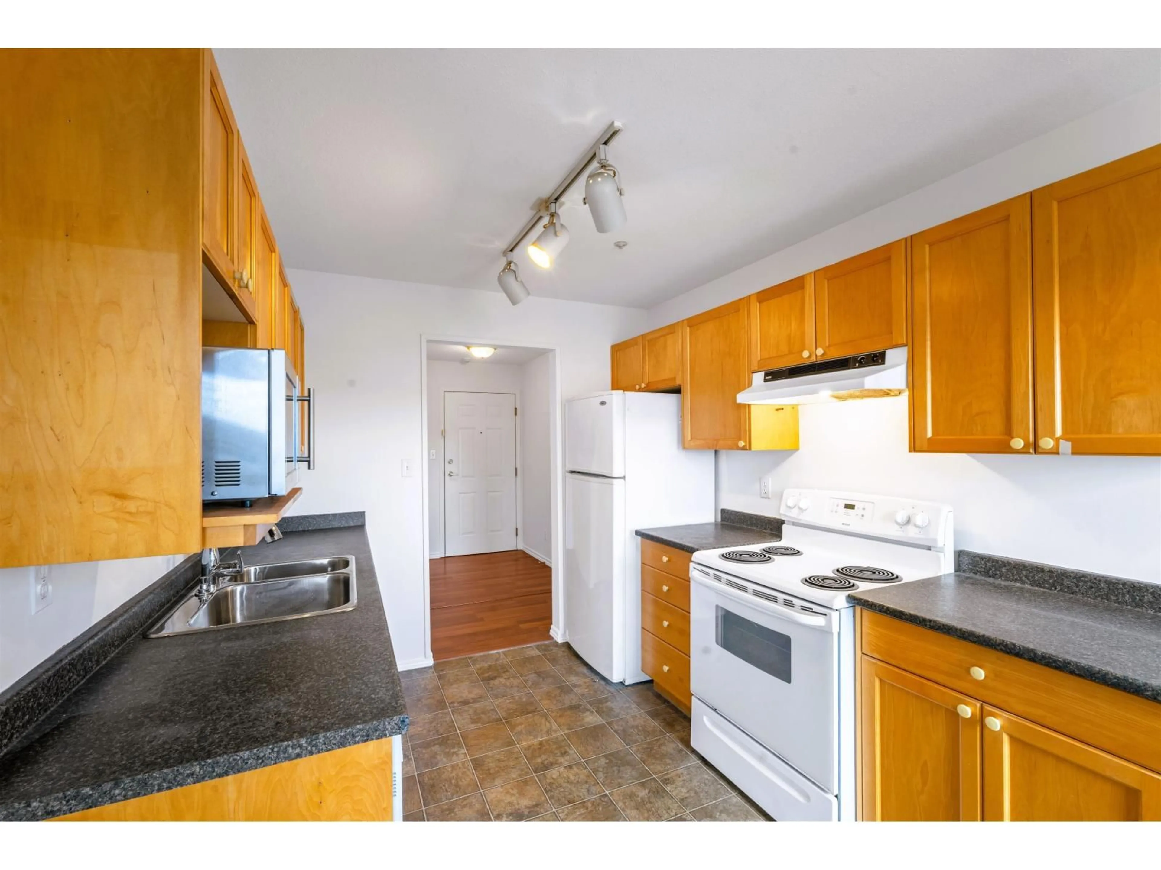 Standard kitchen, unknown for 207 - 5450 208TH STREET, Langley British Columbia V3A2J9