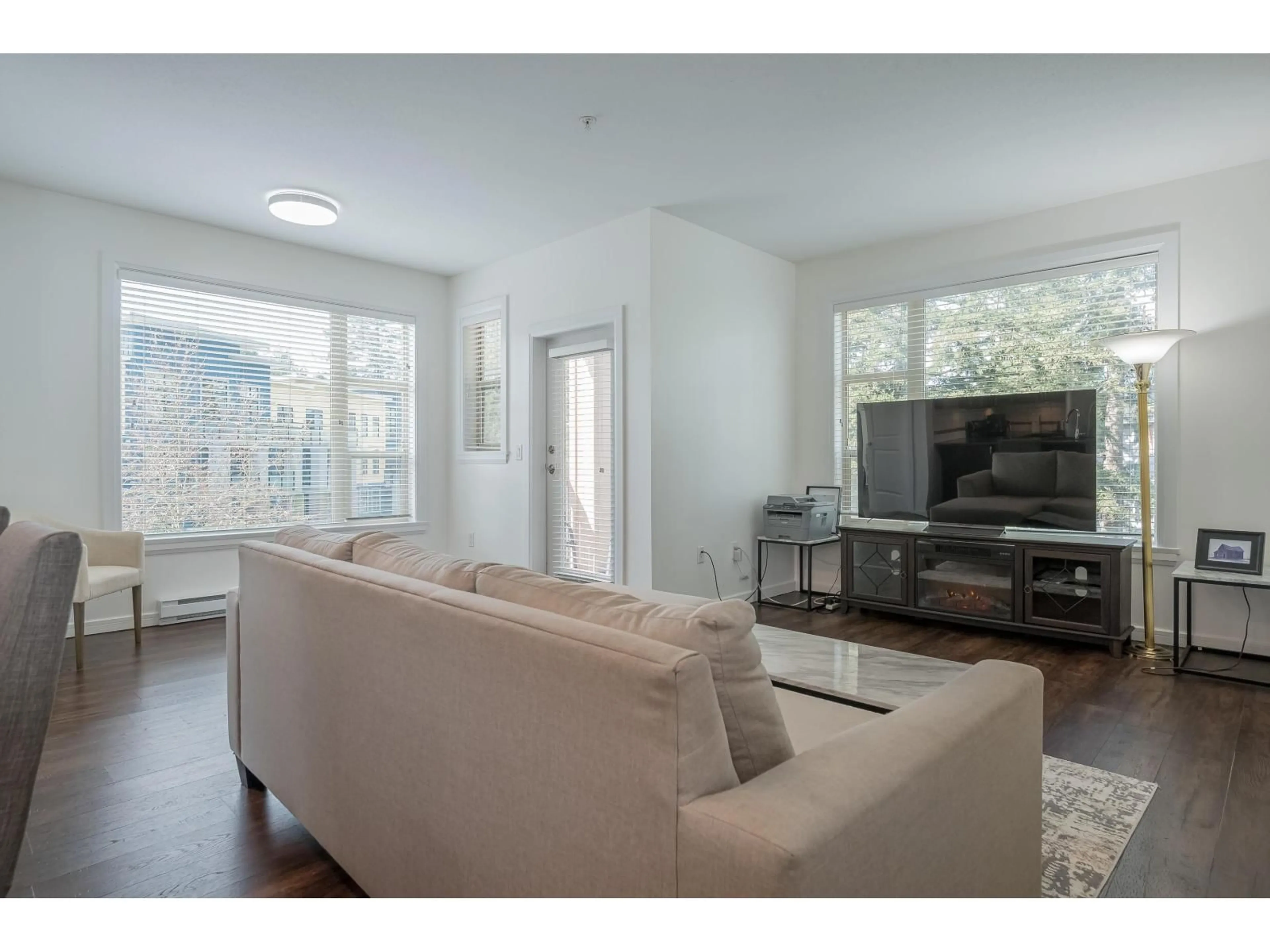 Living room with furniture, unknown for 304 - 45530 MARKET WAY, Chilliwack British Columbia V2R0M5