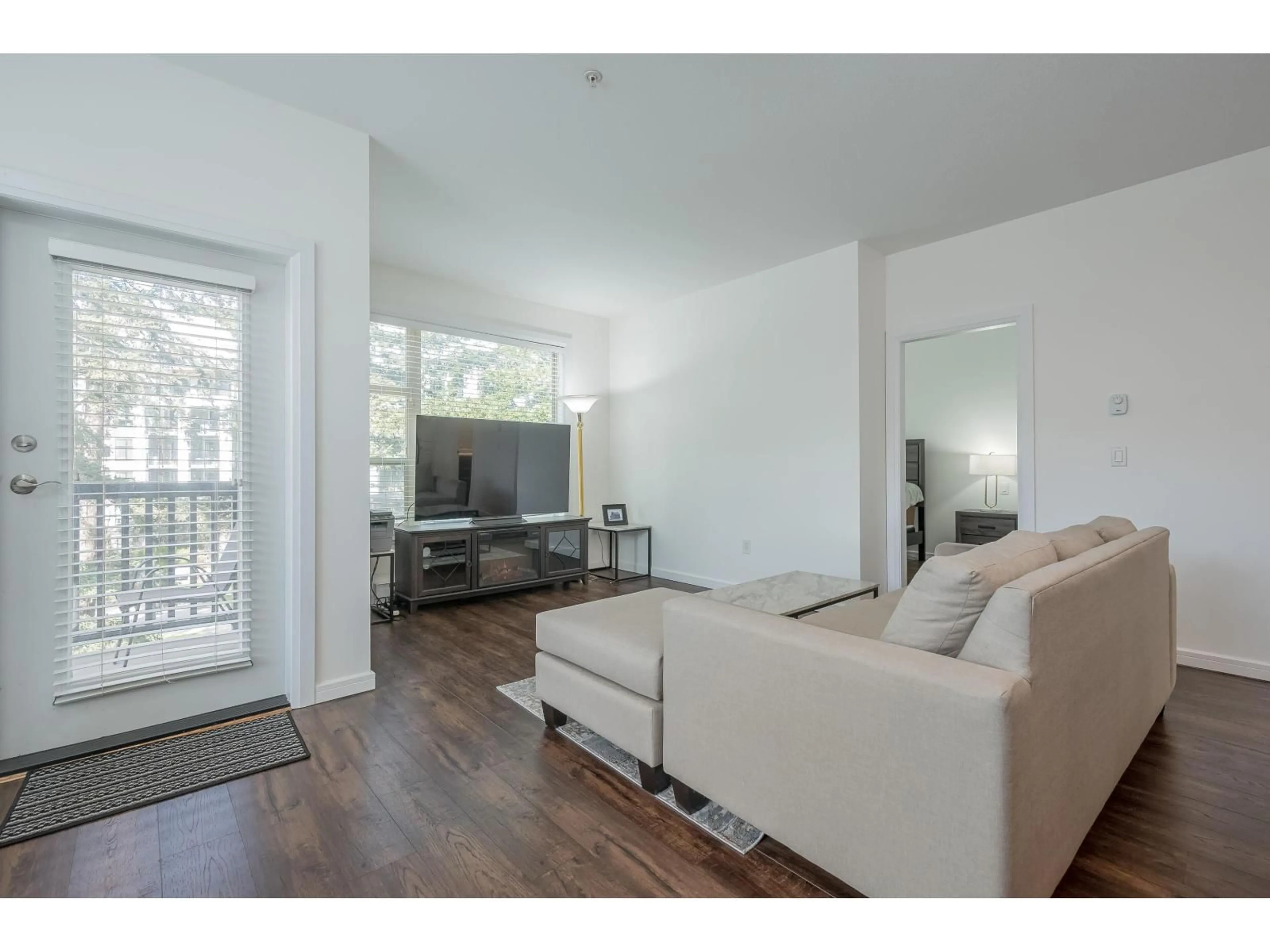 Living room with furniture, unknown for 304 - 45530 MARKET WAY, Chilliwack British Columbia V2R0M5