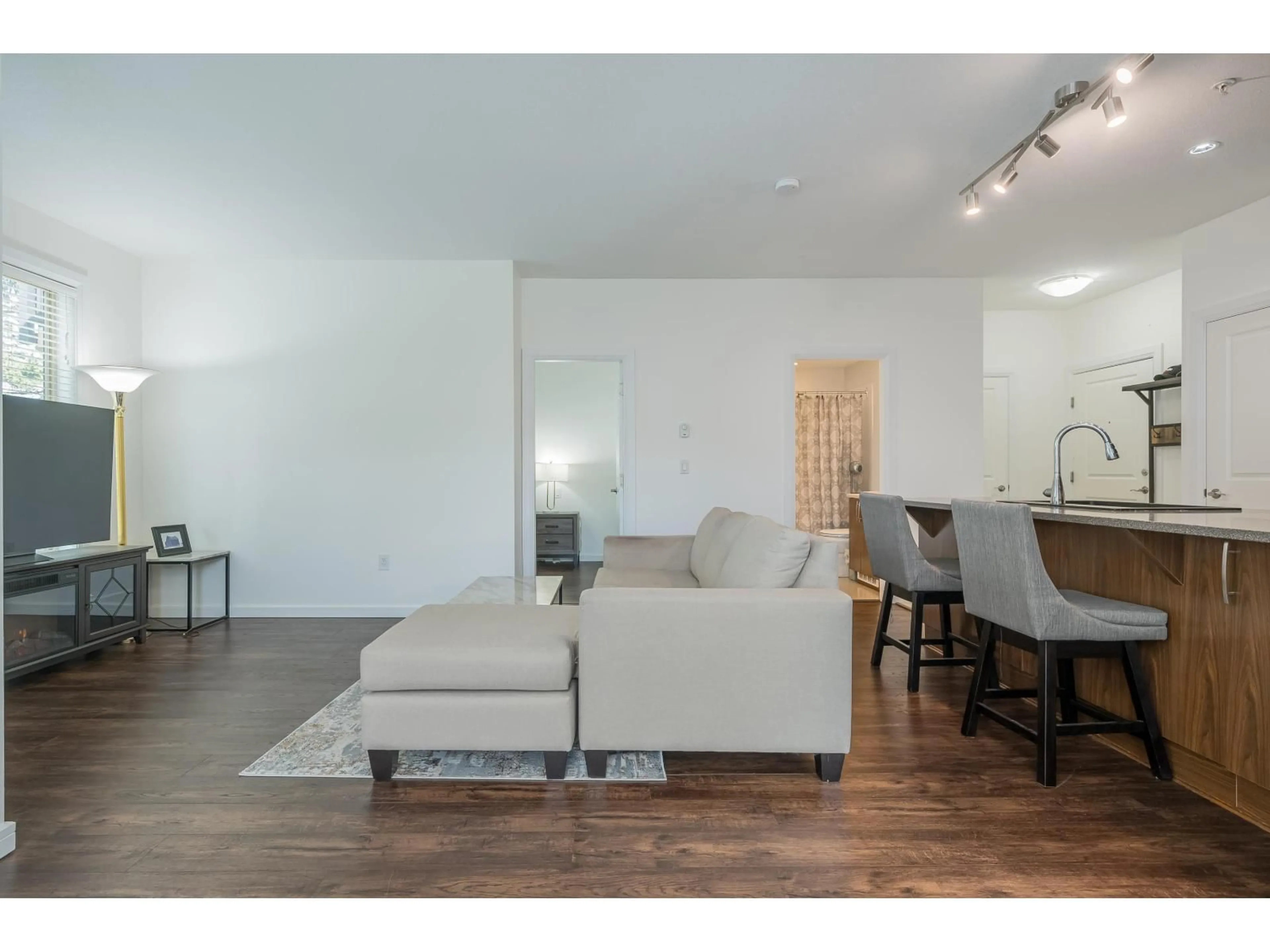 Living room with furniture, wood/laminate floor for 304 - 45530 MARKET WAY, Chilliwack British Columbia V2R0M5