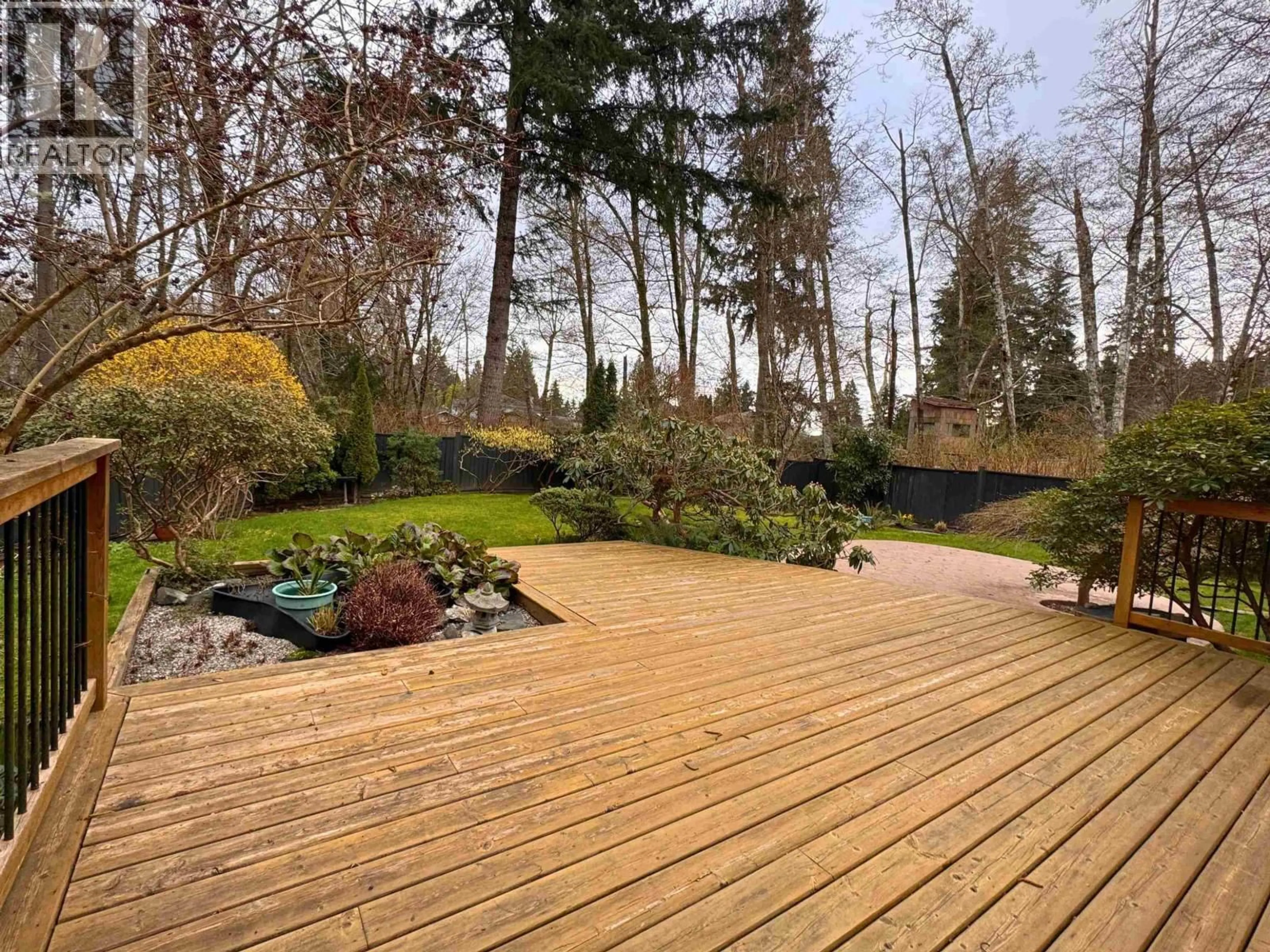 Patio, forest/trees view for 1567 OCEAN VIEW PLACE, Gibsons British Columbia V0N1V5