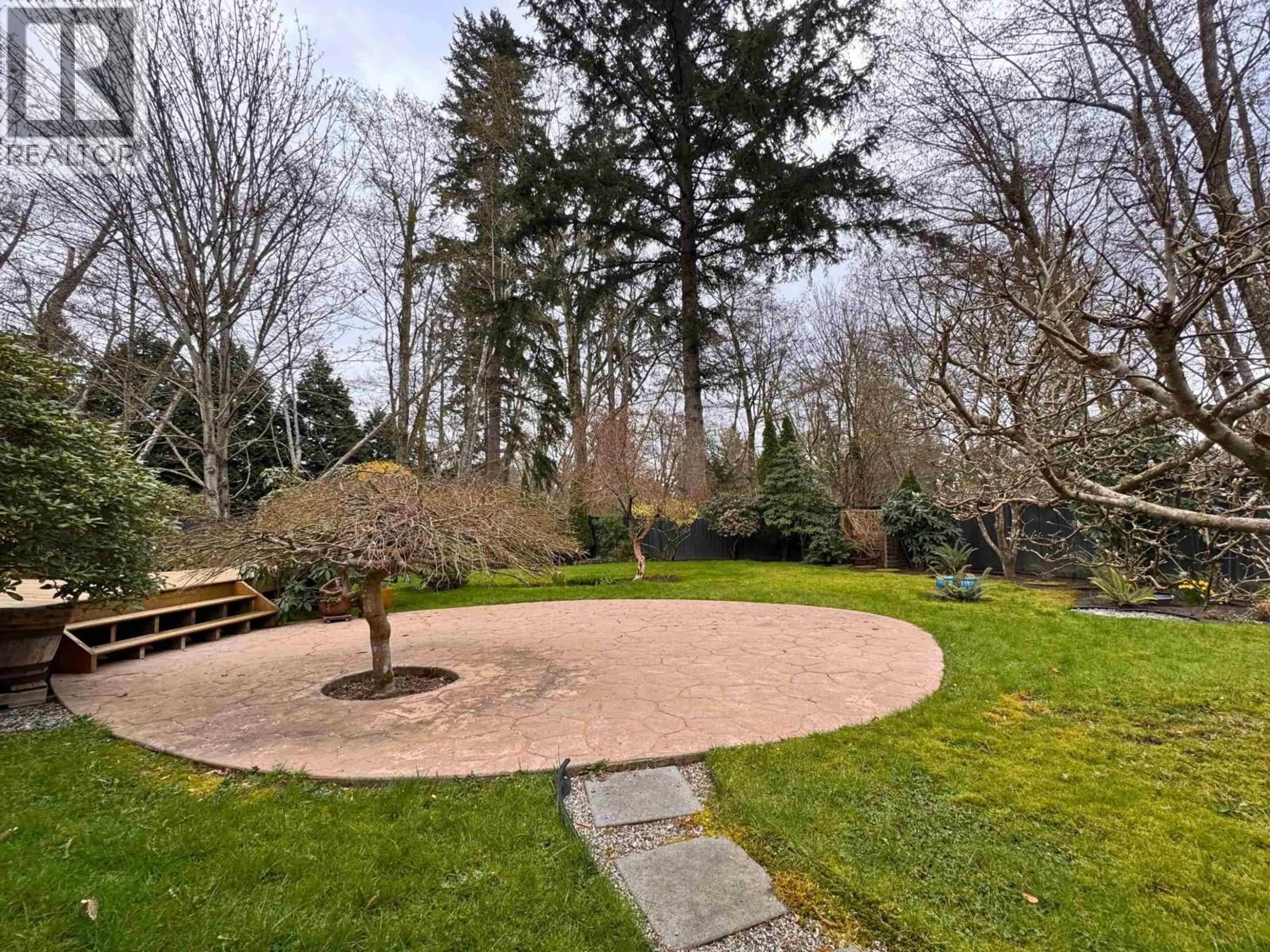 Patio, street for 1567 OCEAN VIEW PLACE, Gibsons British Columbia V0N1V5