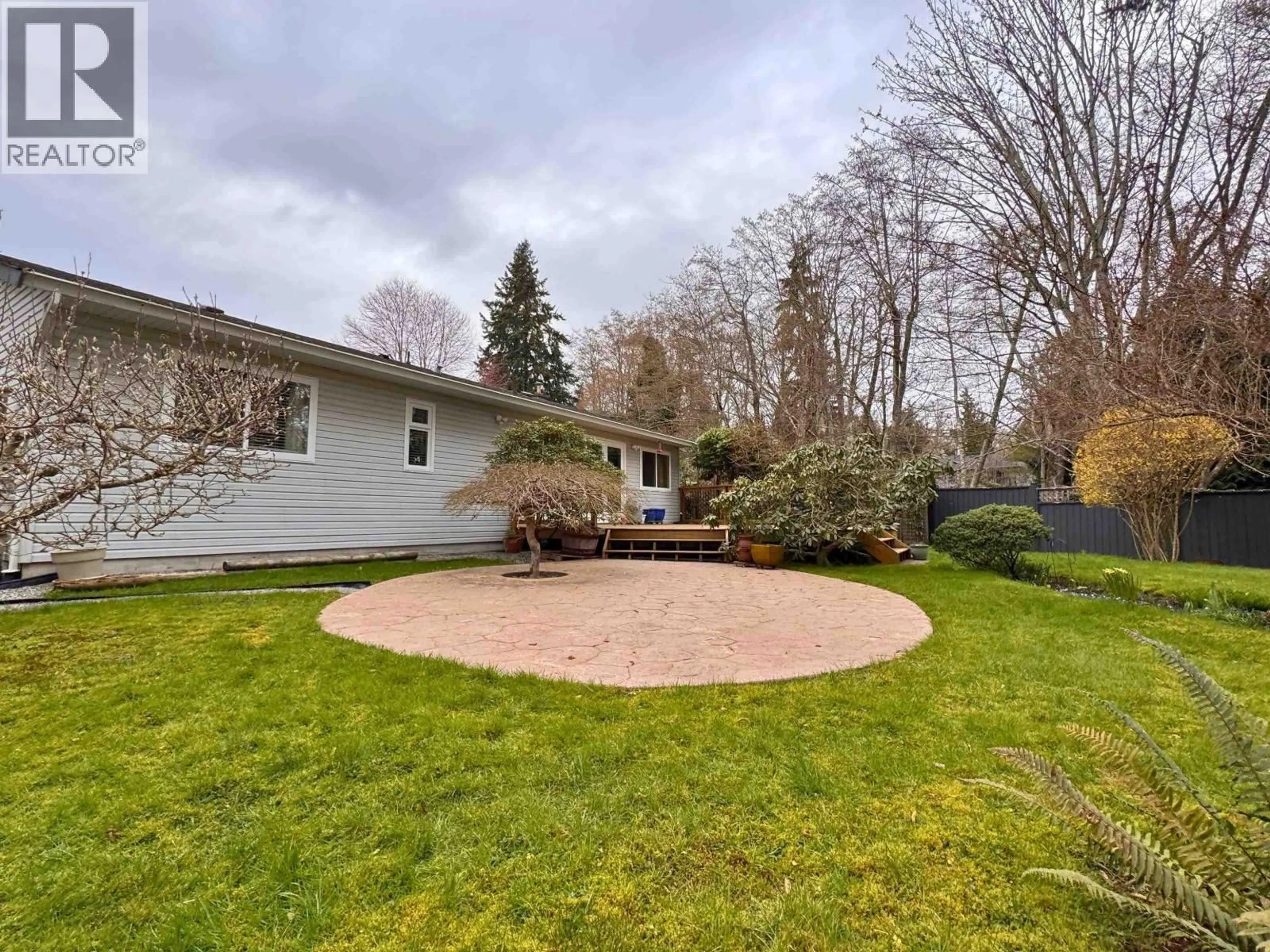 A pic from outside/outdoor area/front of a property/back of a property/a pic from drone, street for 1567 OCEAN VIEW PLACE, Gibsons British Columbia V0N1V5