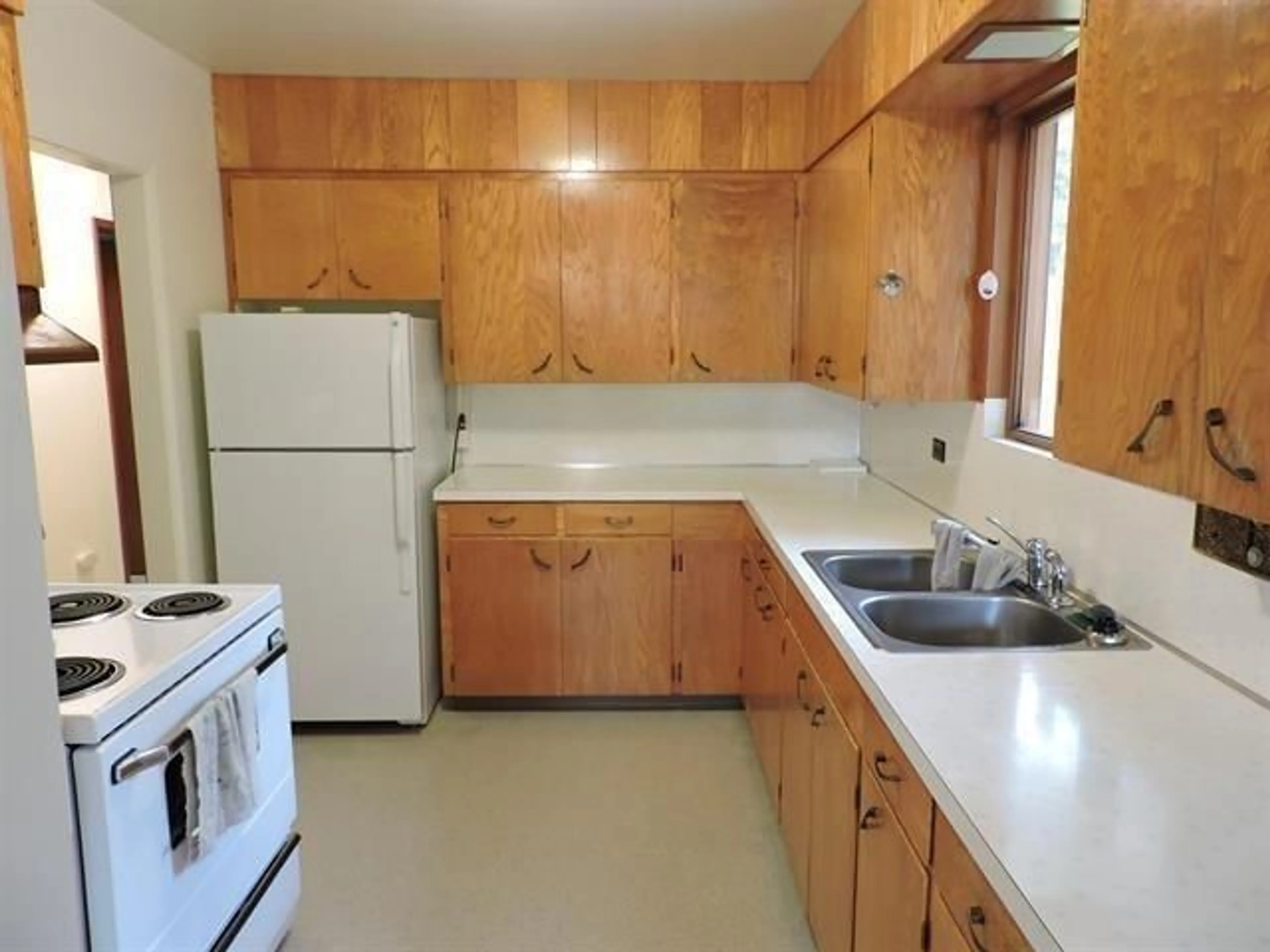 Standard kitchen, unknown for 33875 RICHARDS AVENUE, Mission British Columbia V2V7E3