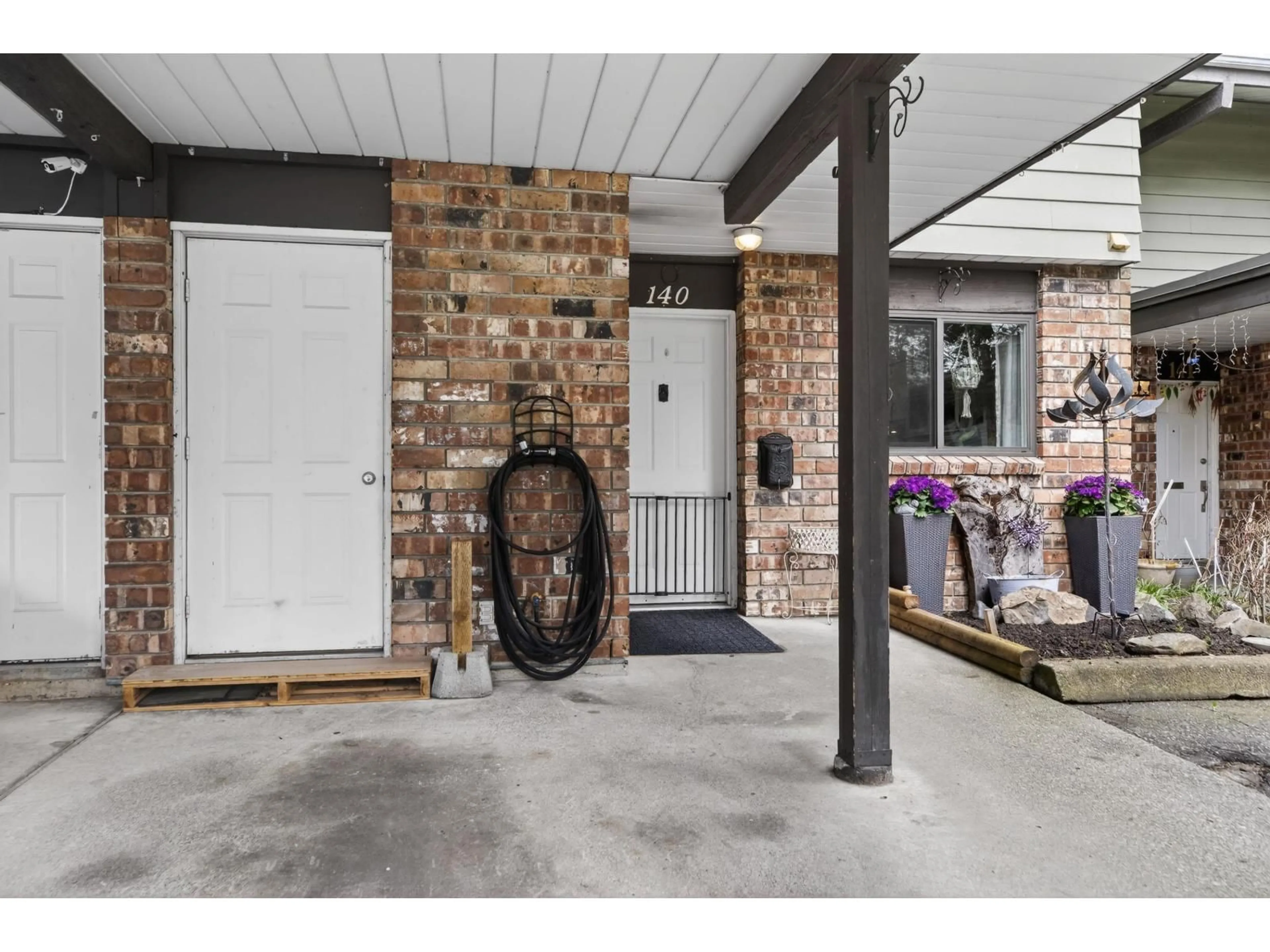 Indoor entryway for 140 - 7480 138 STREET, Surrey British Columbia V3W6G4