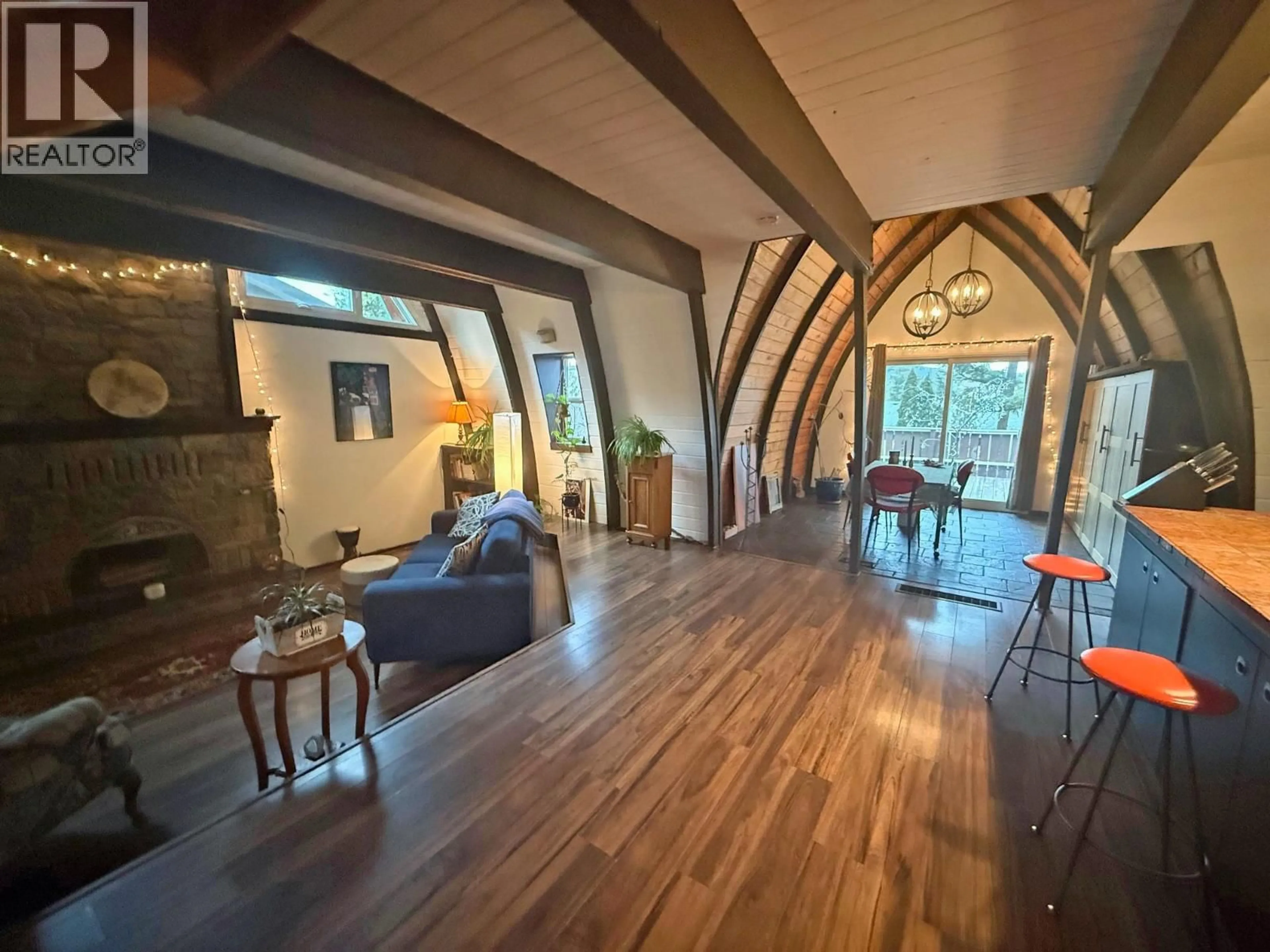 Indoor foyer for 1105 TWELFTH AVENUE, Williams Lake British Columbia V2G2N7