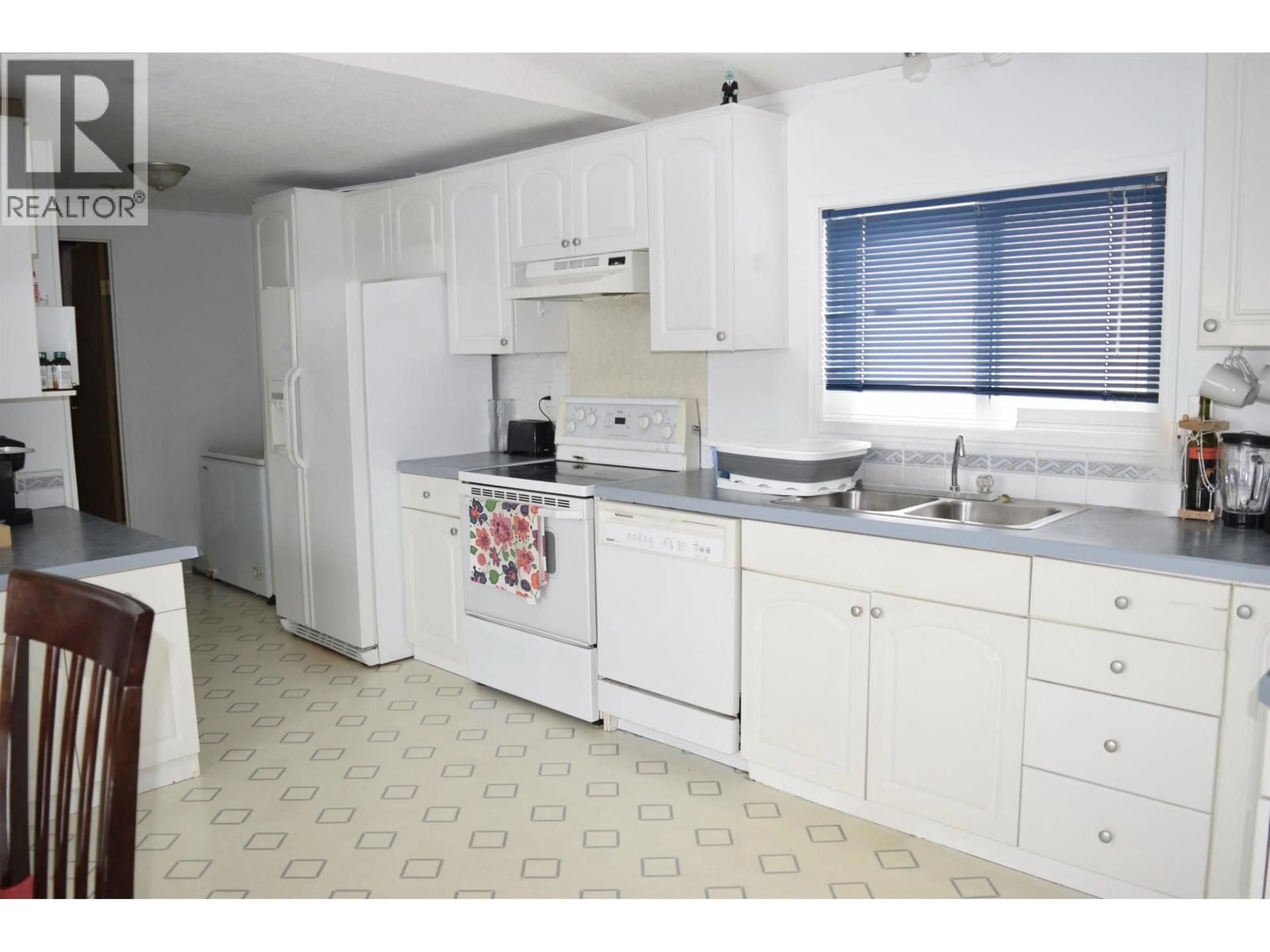 Standard kitchen, unknown for 10679 102 STREET, Taylor British Columbia V0C2K0