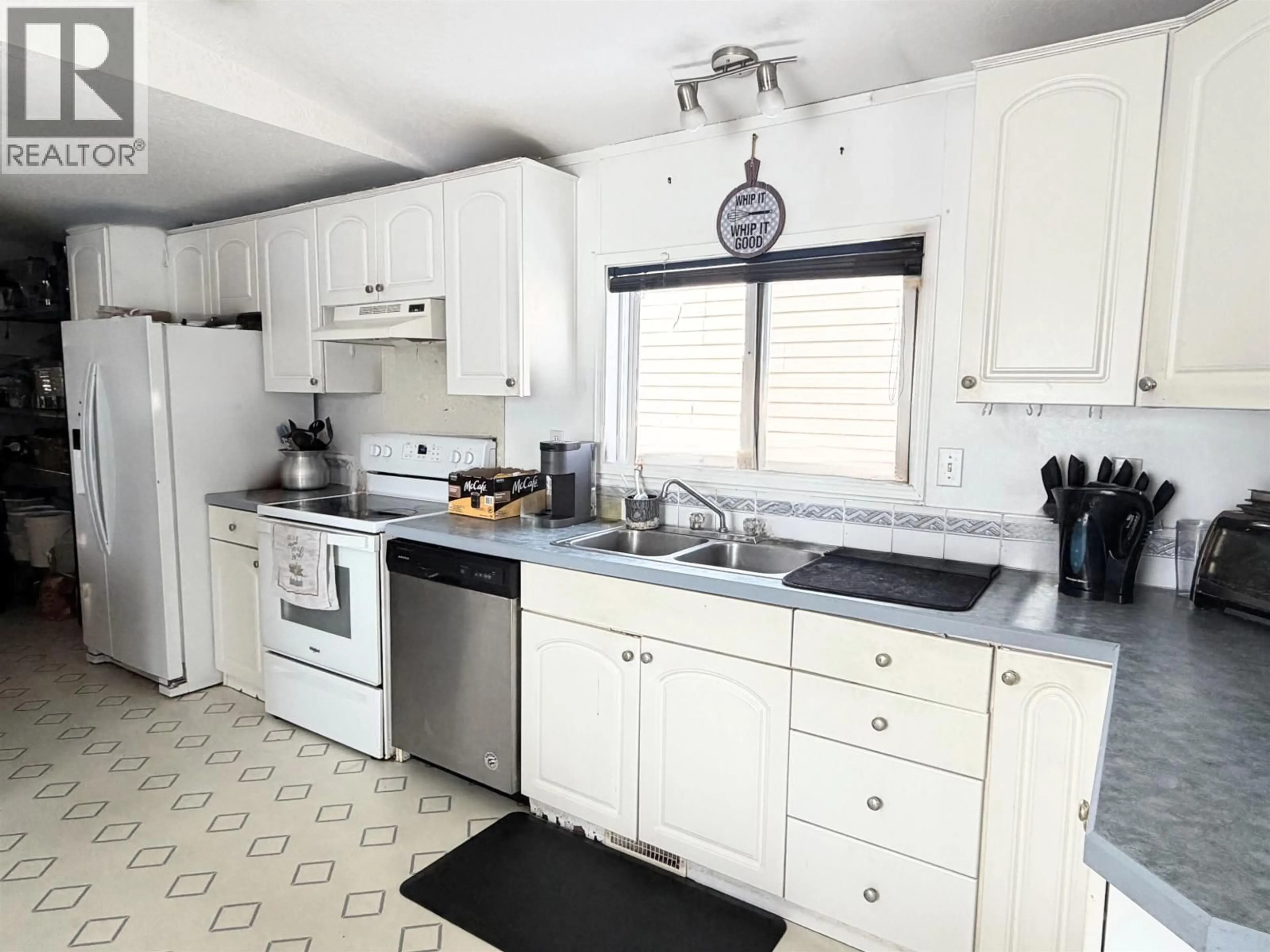 Standard kitchen, ceramic/tile floor for 10679 102 STREET, Taylor British Columbia V0C2K0