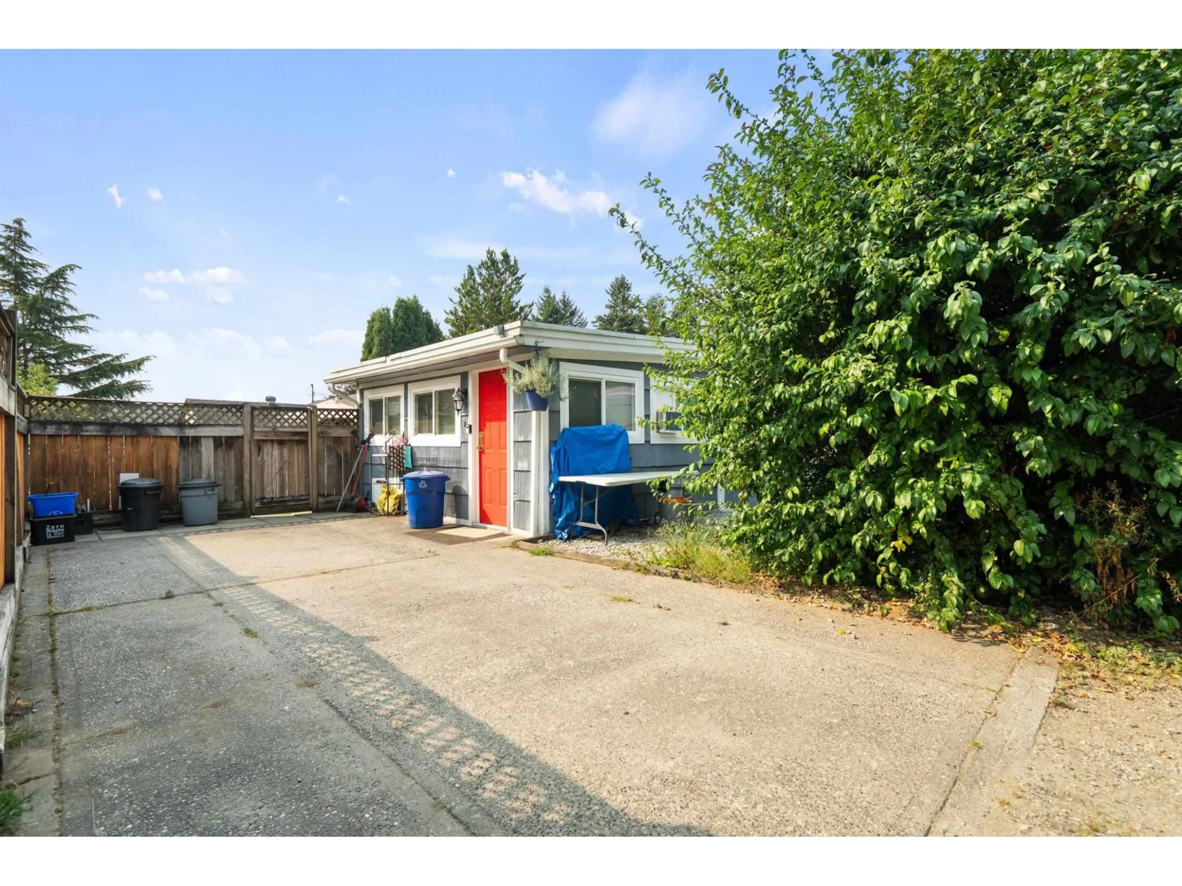 A pic from outside/outdoor area/front of a property/back of a property/a pic from drone, street for 7790 GRAND STREET, Mission British Columbia V2V3T3