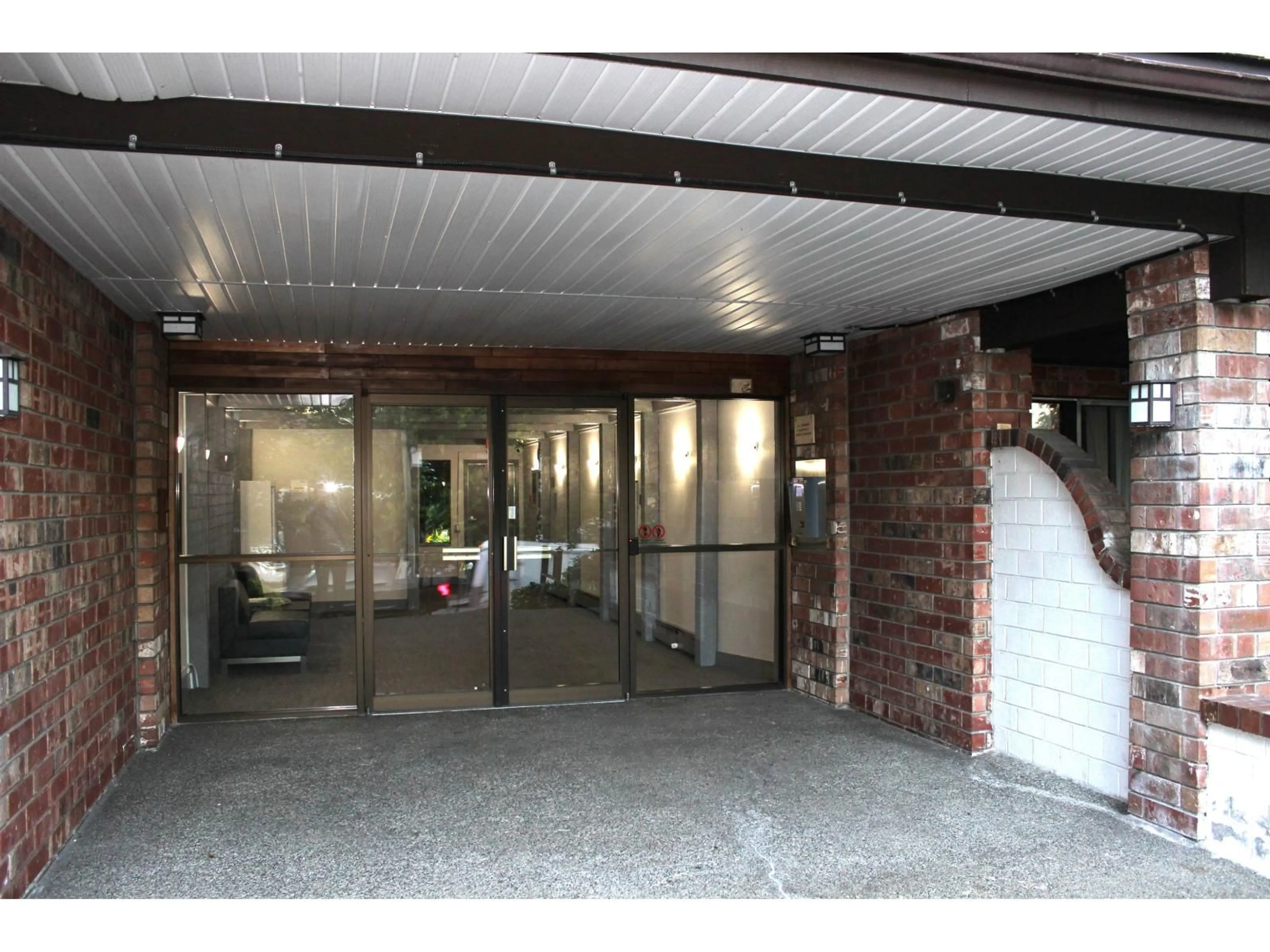 Indoor foyer for 208 - 7473 140 STREET, Surrey British Columbia V3W6G5