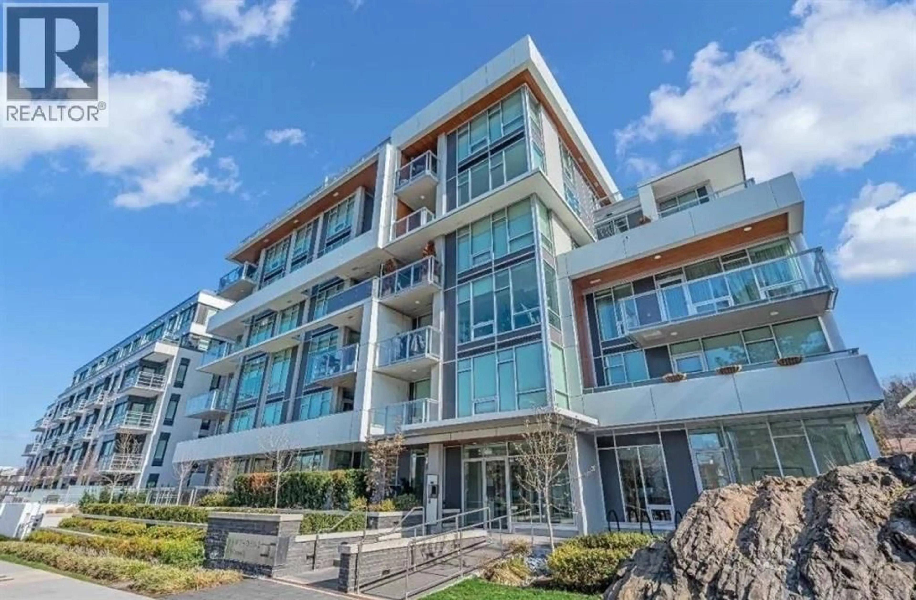 Patio, building for 301 - 4988 CAMBIE STREET, Vancouver British Columbia V5Z2Z5