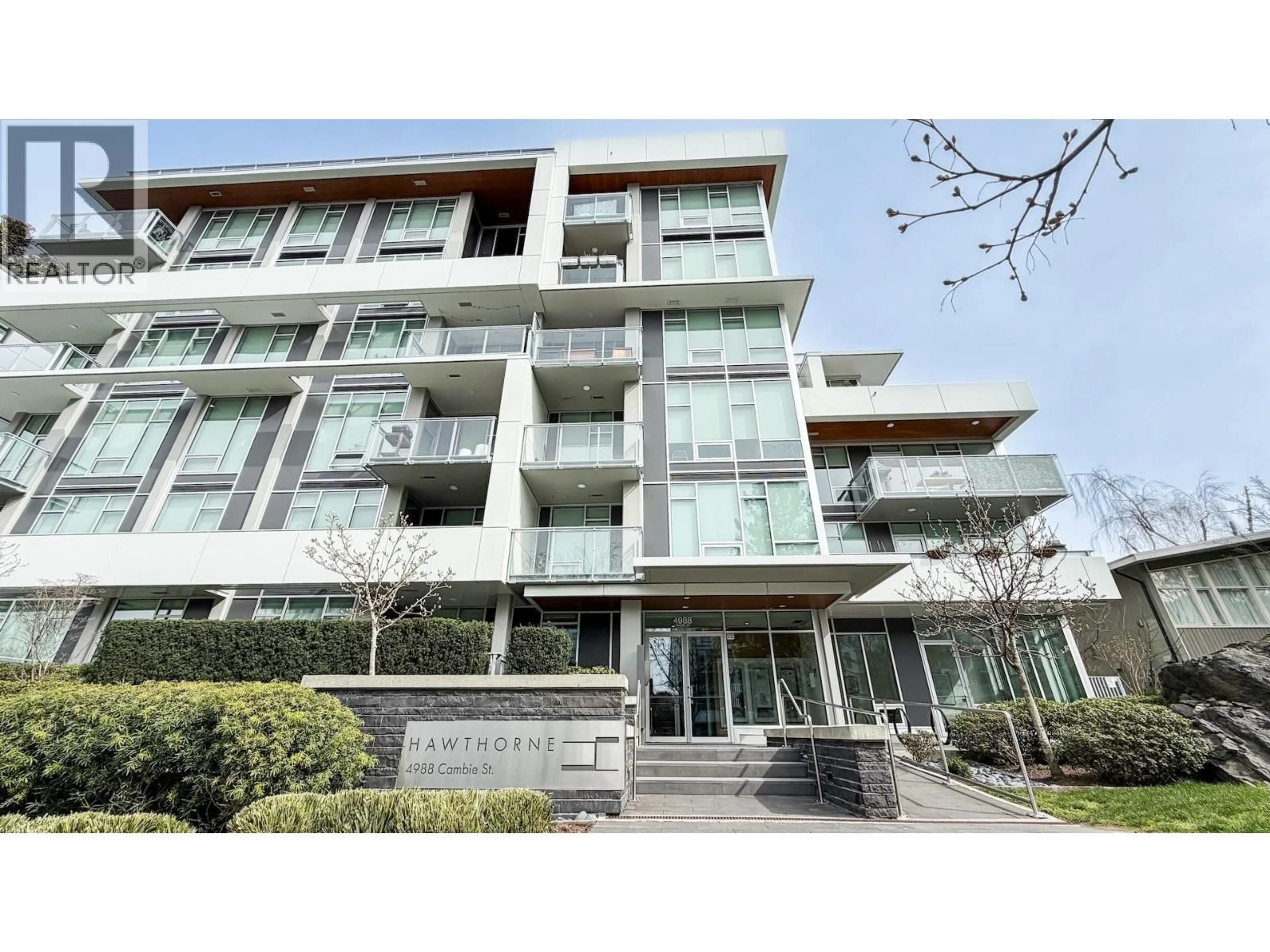 Indoor foyer for 301 - 4988 CAMBIE STREET, Vancouver British Columbia V5Z2Z5