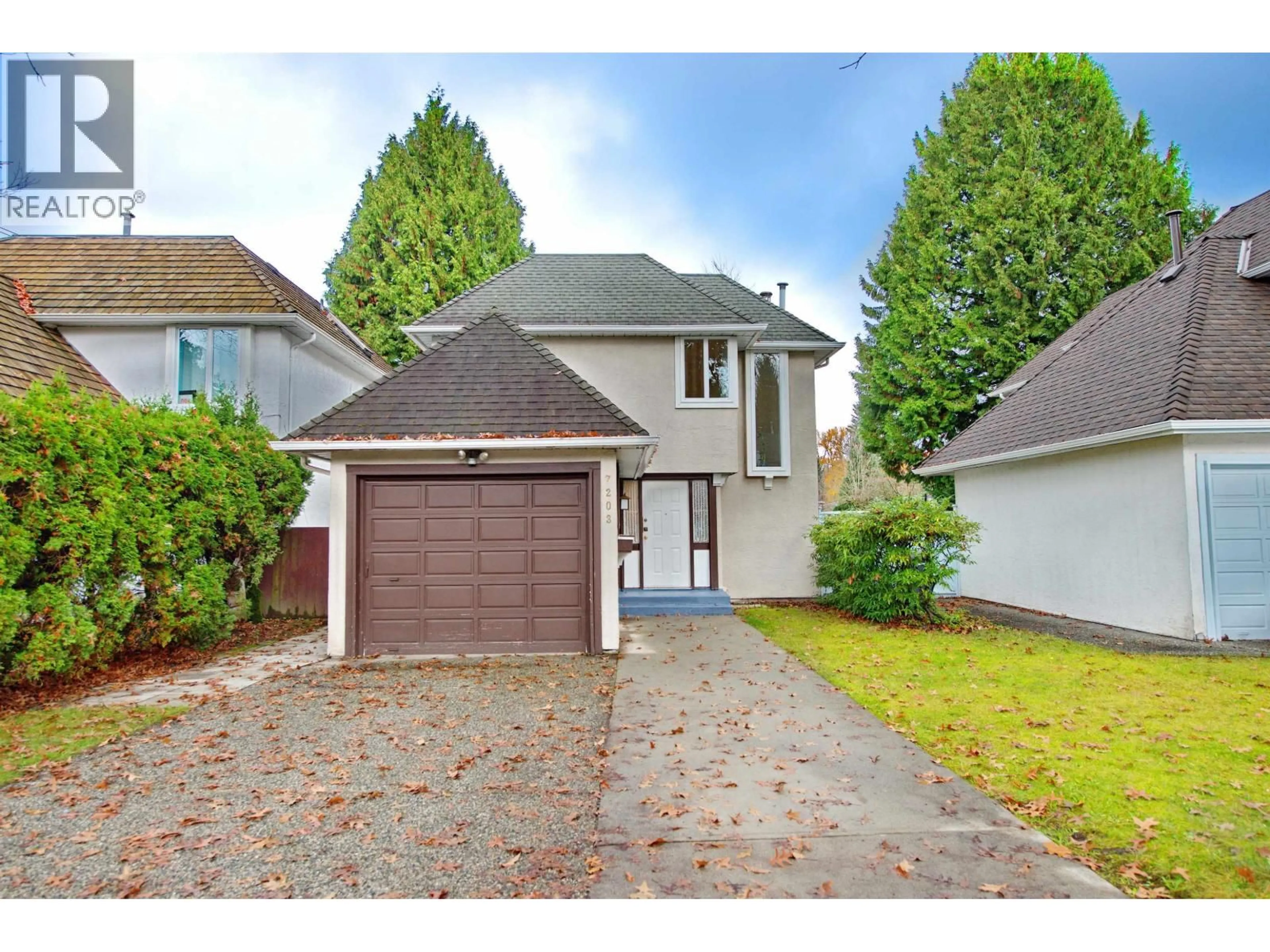Home with vinyl exterior material, street for 7203 BRIDLEWOOD COURT, Burnaby British Columbia V5A4A4